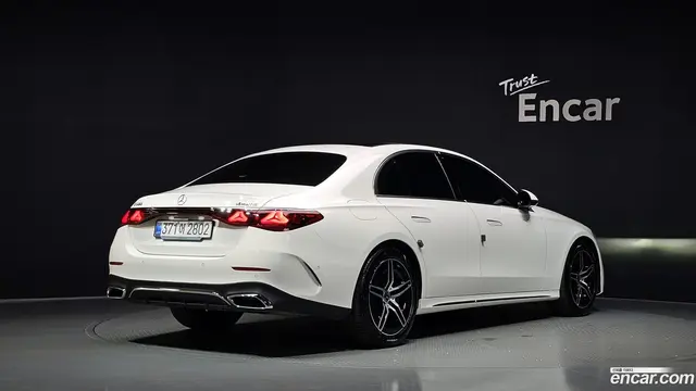 Main__Slider__Photo:E-Class Mercedes-Benz 2026.4-1