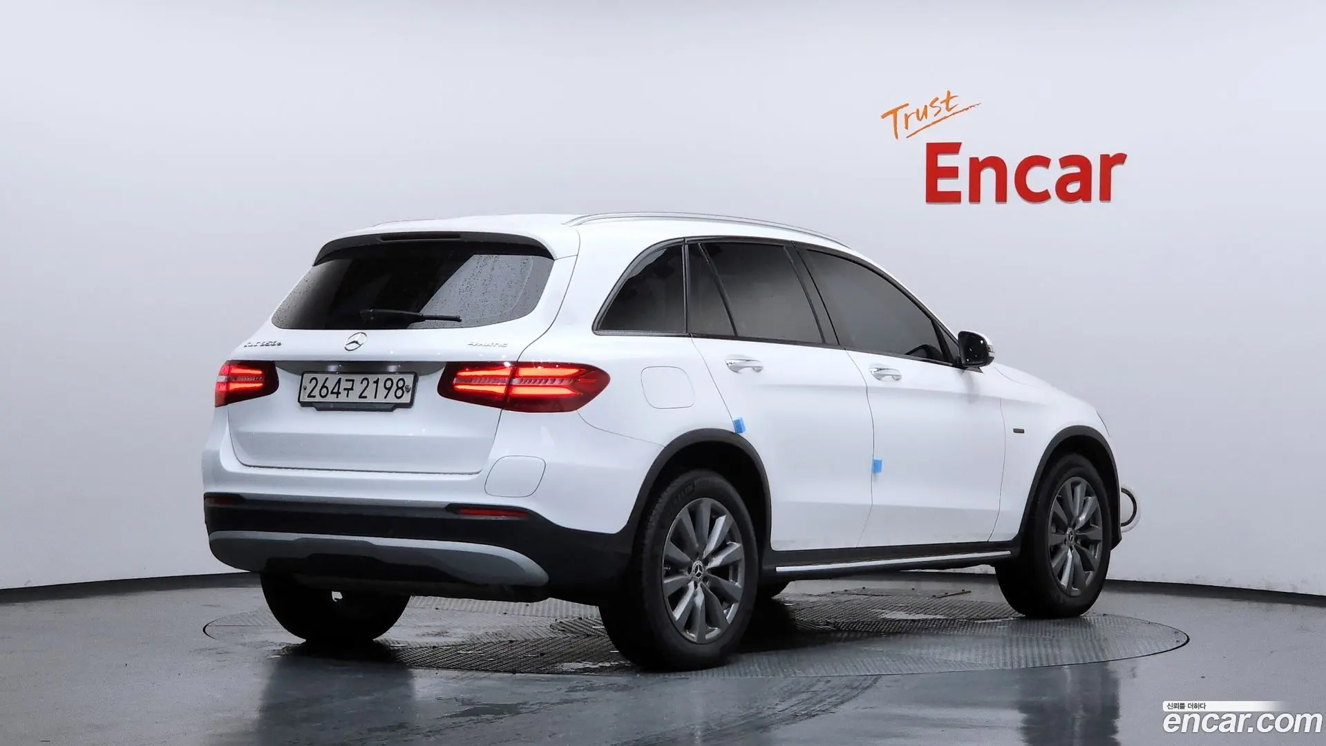 Main__Slider__Photo:GLC-Class Mercedes-Benz 2018.9-1
