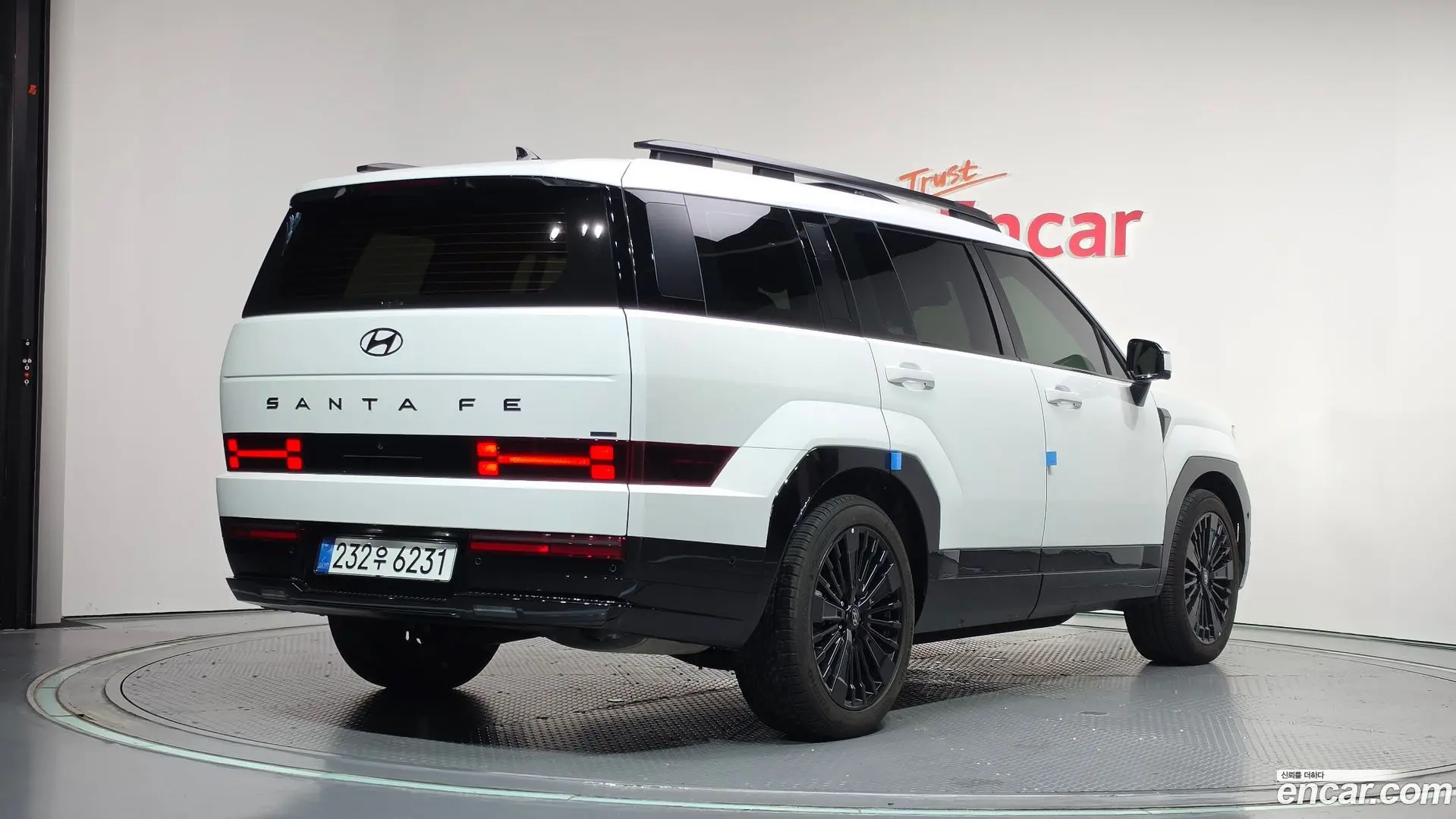 Main__Slider__Photo:Santafe Hyundai 2025.6-1