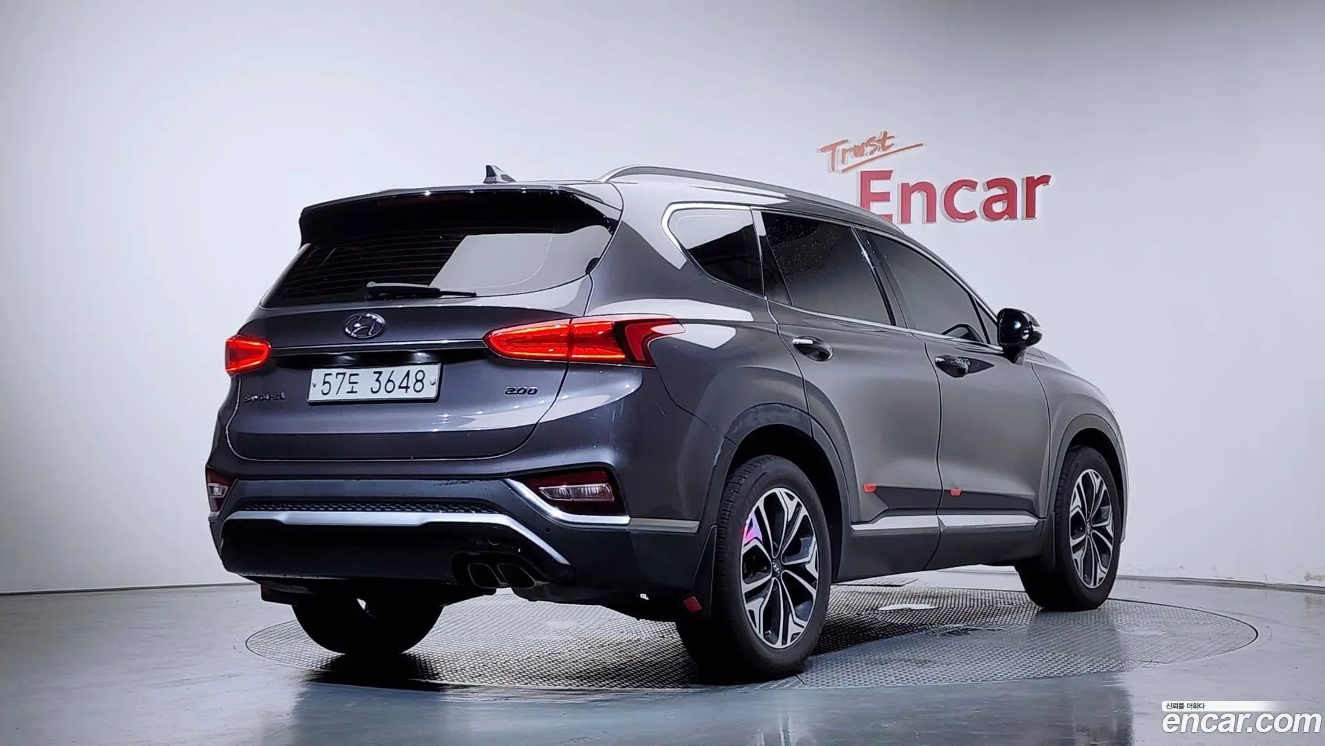 Main__Slider__Photo:Santafe Hyundai 2018.5-1
