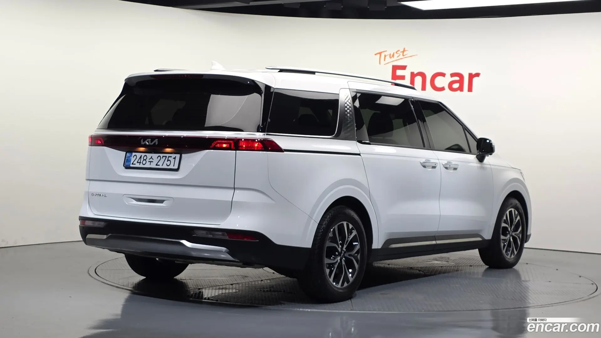 Main__Slider__Photo:Canival Kia 2023.9-1
