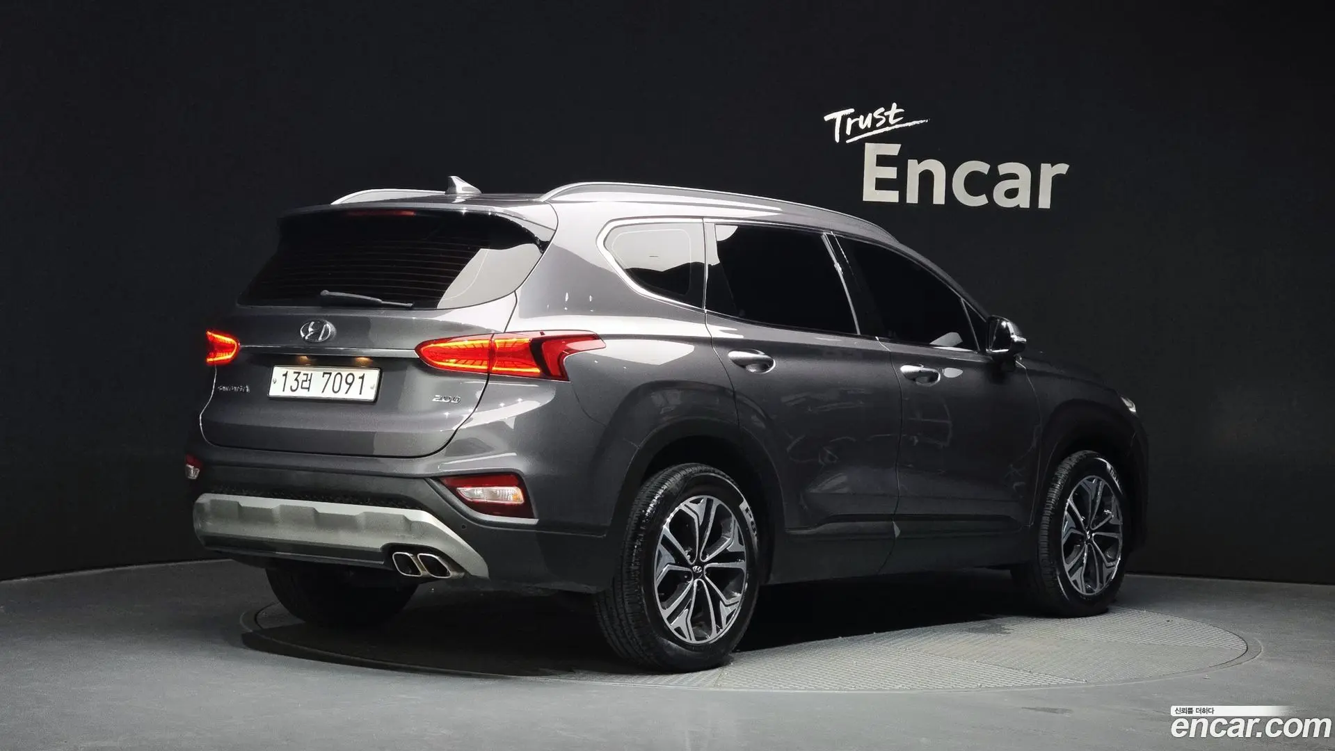 Main__Slider__Photo:Santafe Hyundai 2018.3-1