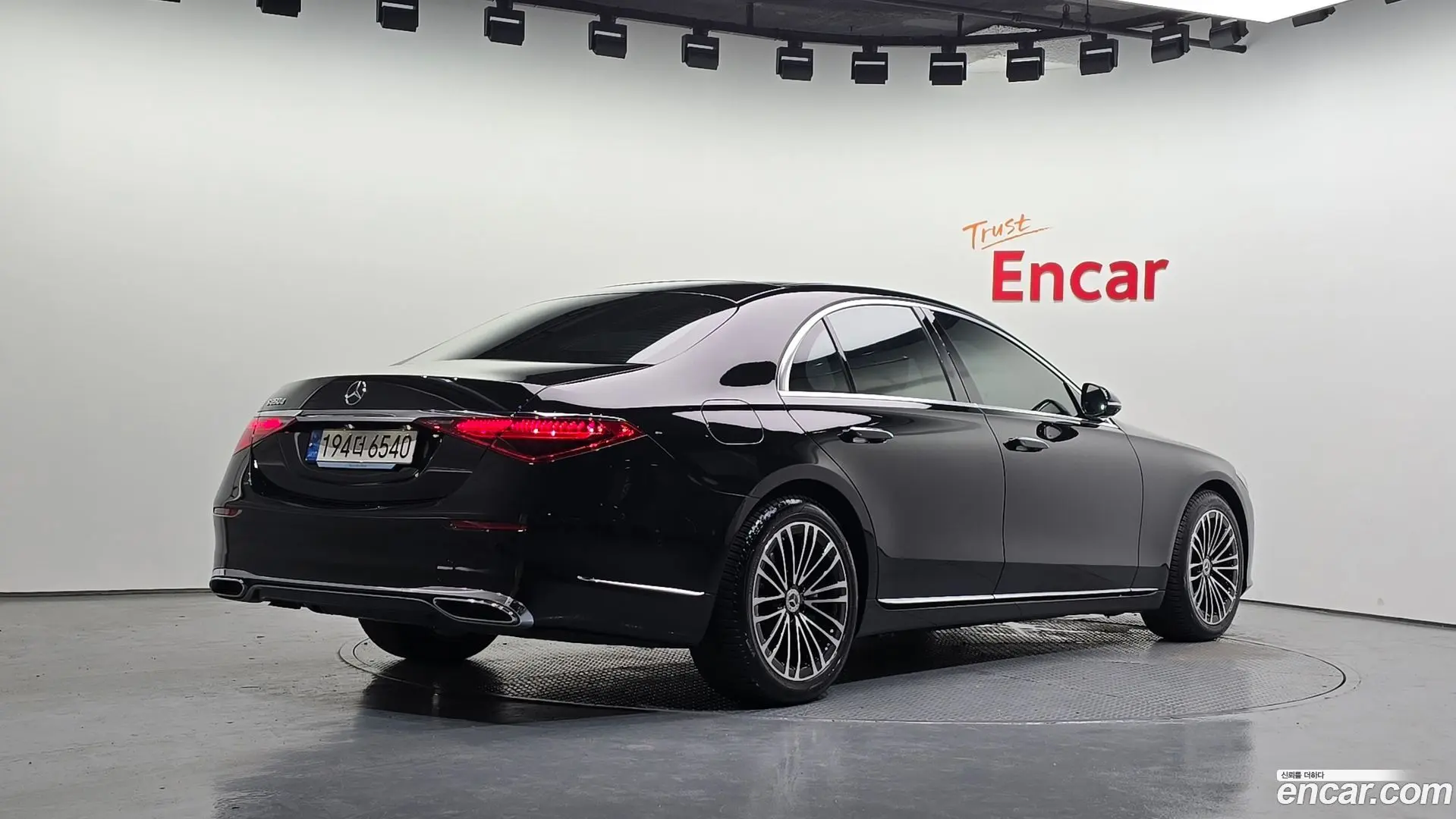 Main__Slider__Photo:S-Class Mercedes-Benz 2023.7-1