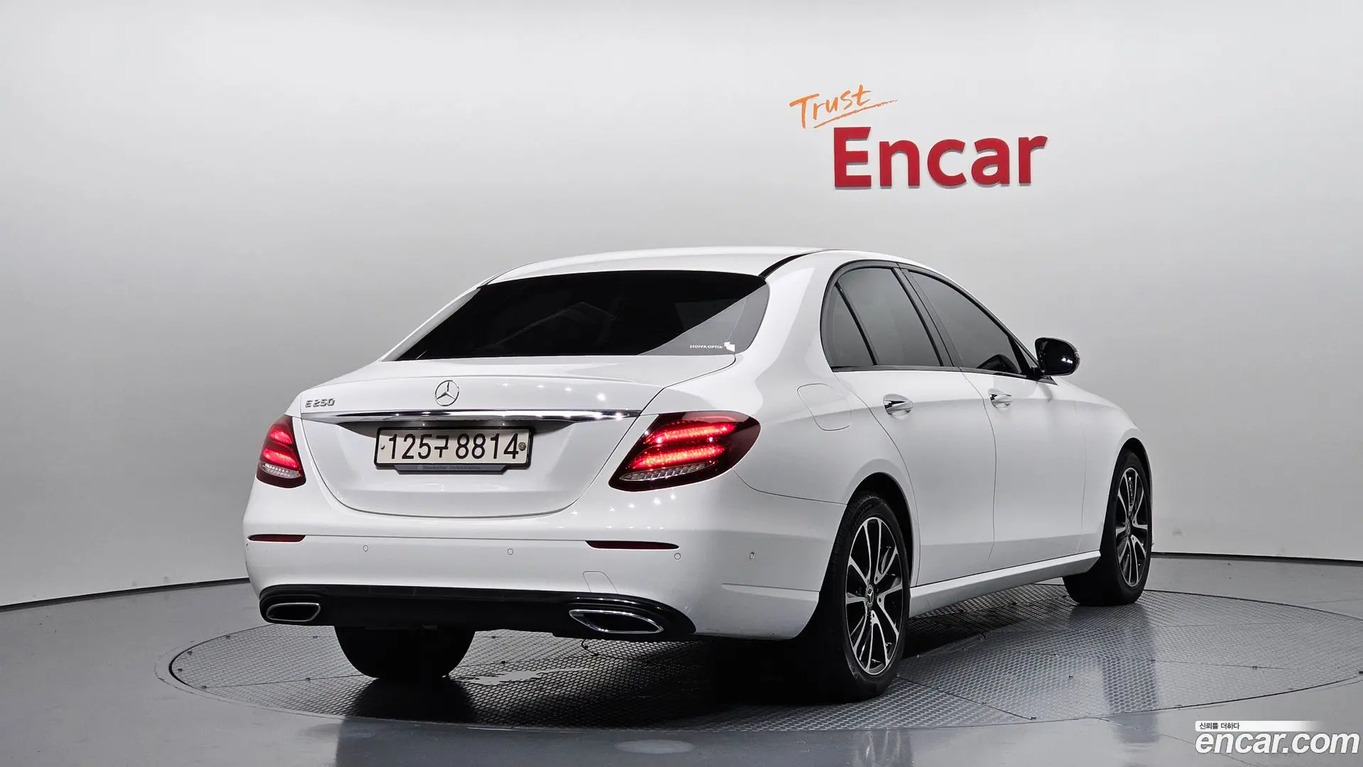 Main__Slider__Photo:E-Class Mercedes-Benz 2020.5-1