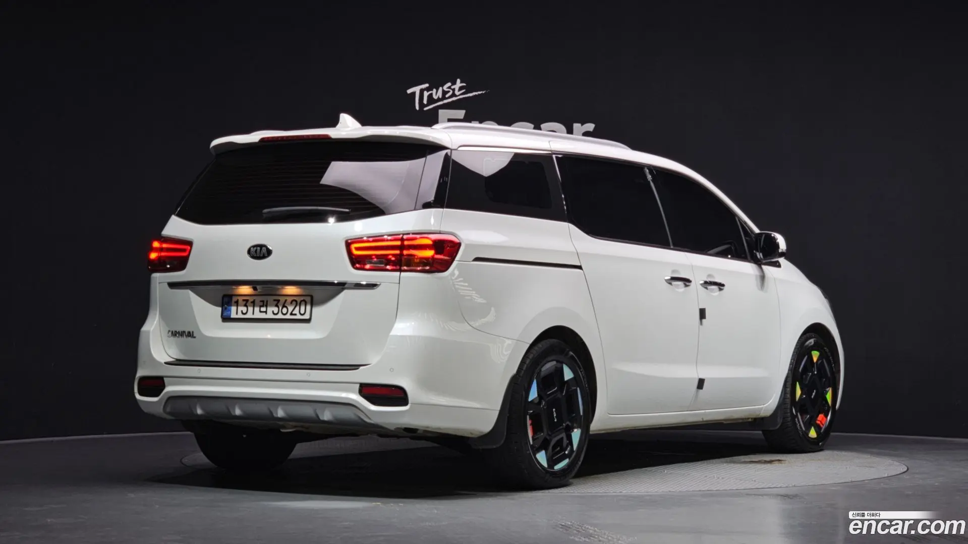 Main__Slider__Photo:Canival Kia 2018.7-1