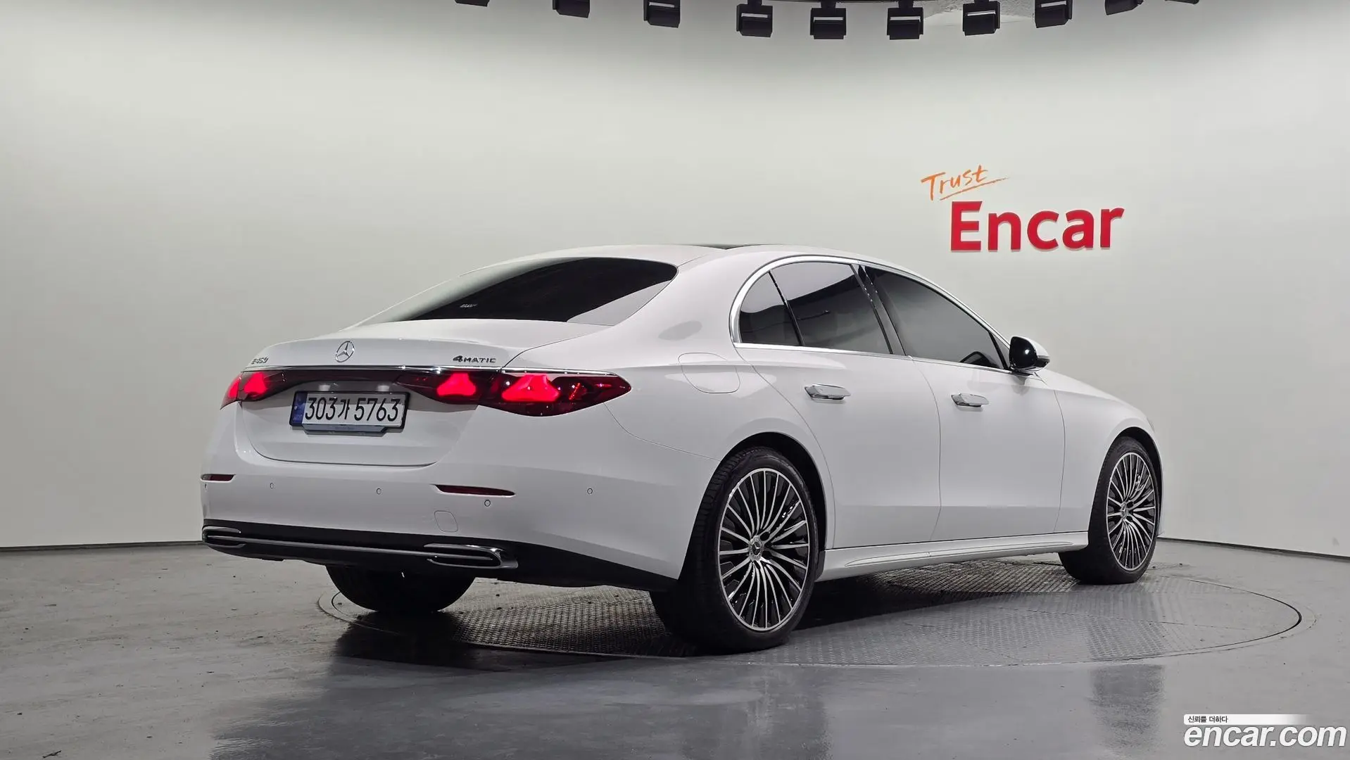 Main__Slider__Photo:E-Class Mercedes-Benz 2024.3-1