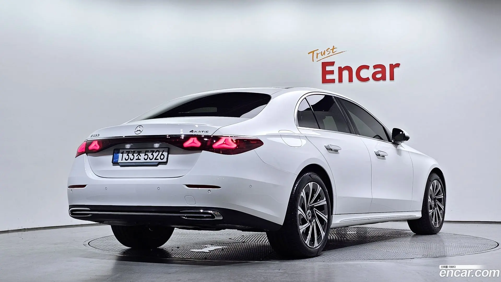 Main__Slider__Photo:E-Class Mercedes-Benz 2025.6-1