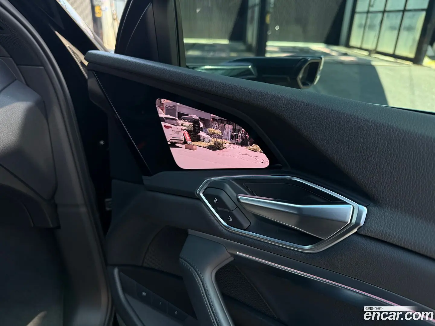 Main__Slider__Photo:e-tron Audi 2021.10-1