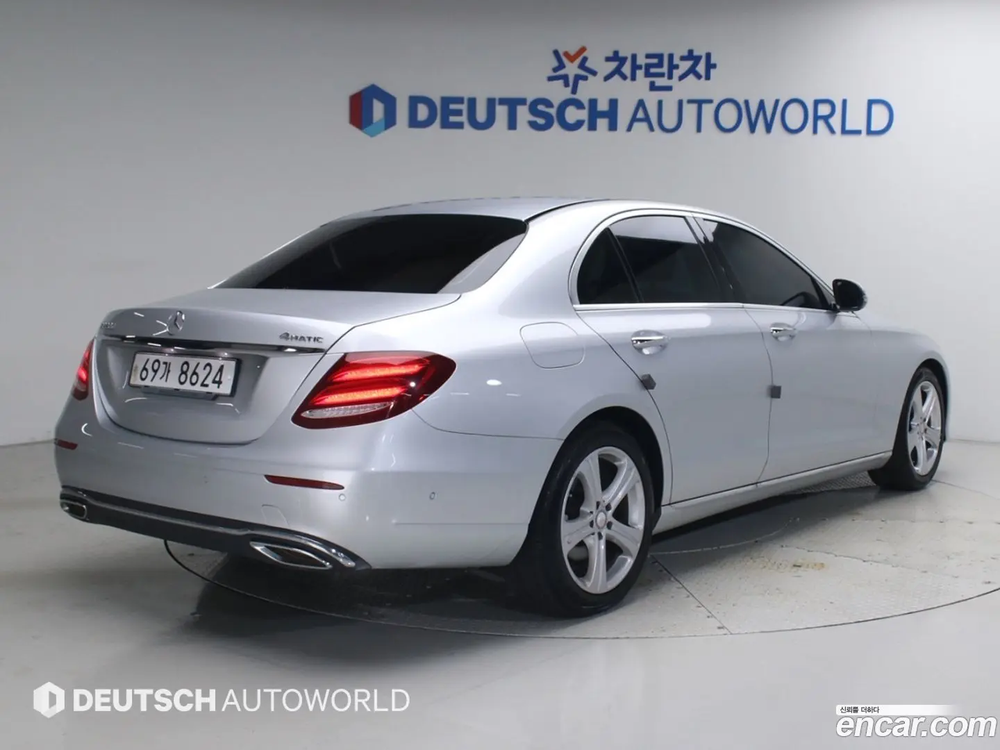 Main__Slider__Photo:E-Class Mercedes-Benz 2017.2-1