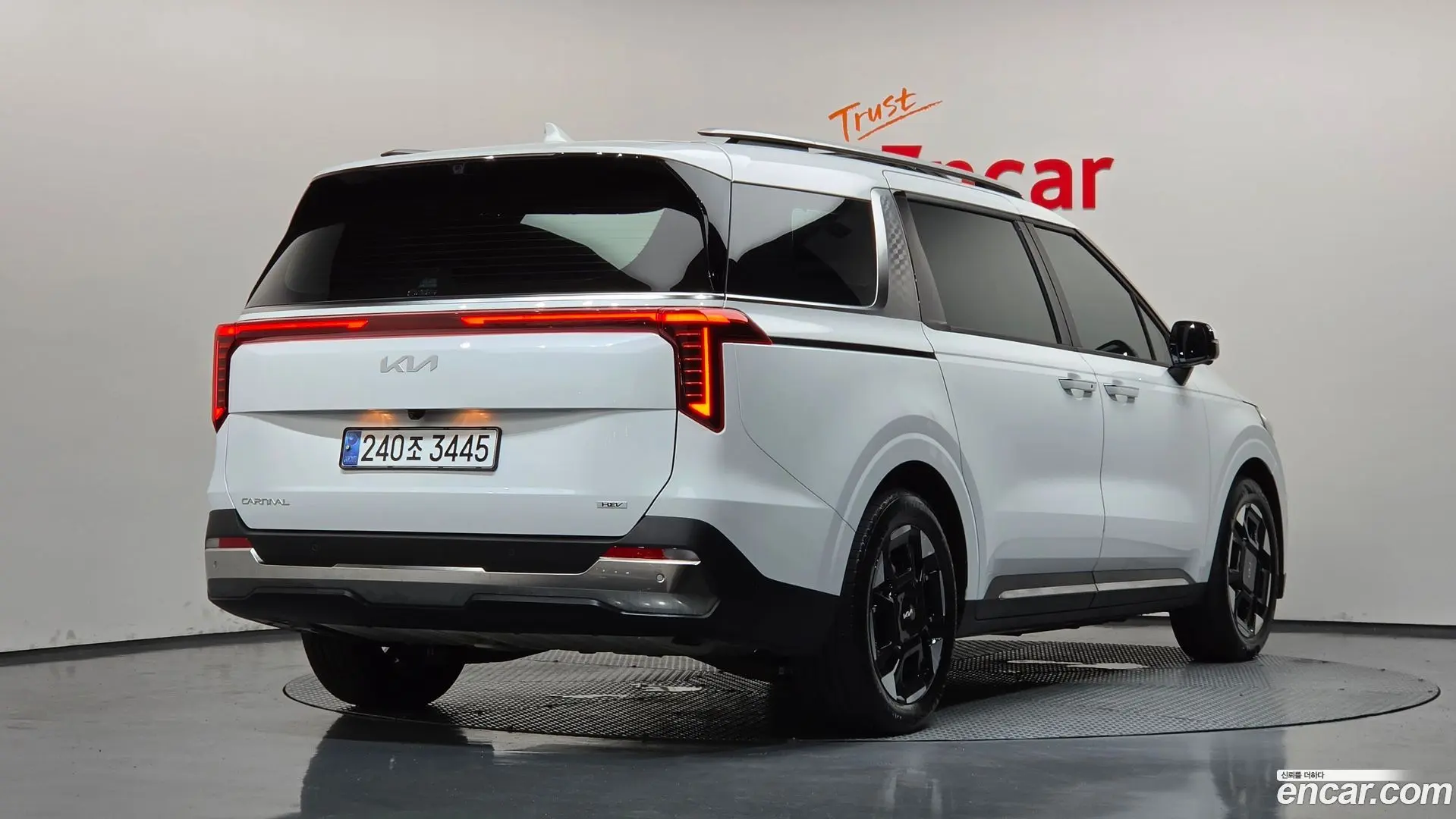 Main__Slider__Photo:Canival Kia 2024.2-1
