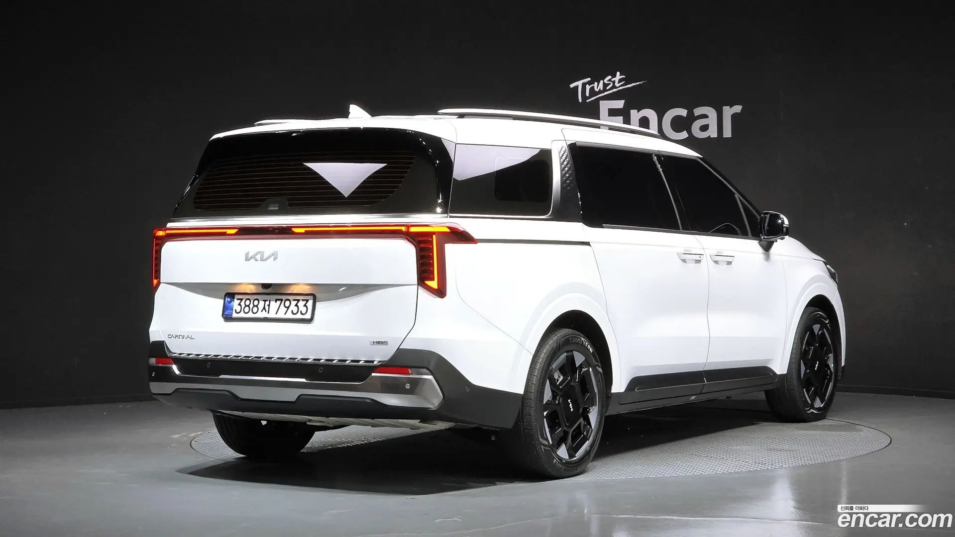 Main__Slider__Photo:Canival Kia 2025.8-1