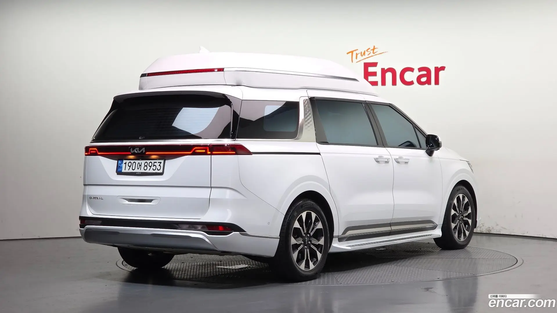Main__Slider__Photo:Canival Kia 2022.3-1