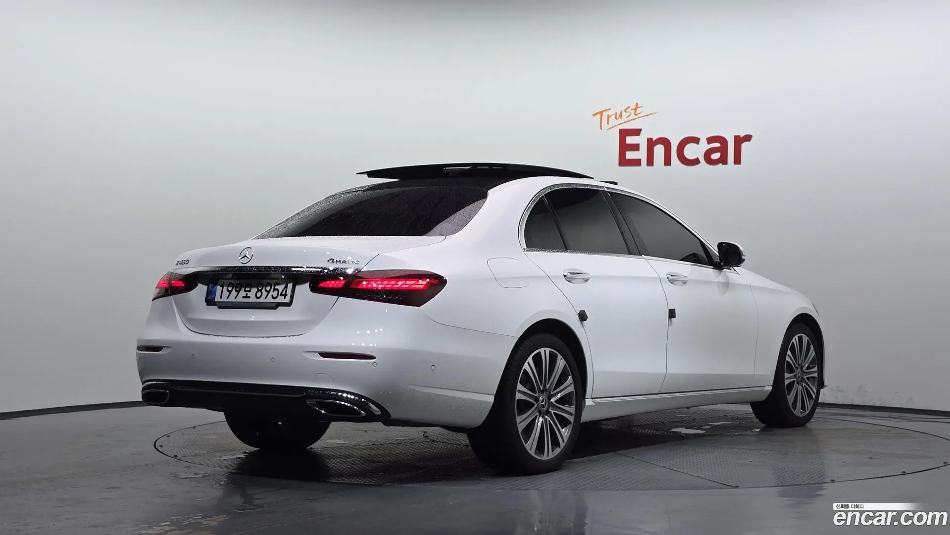 Main__Slider__Photo:E-Class Mercedes-Benz 2021.4-1