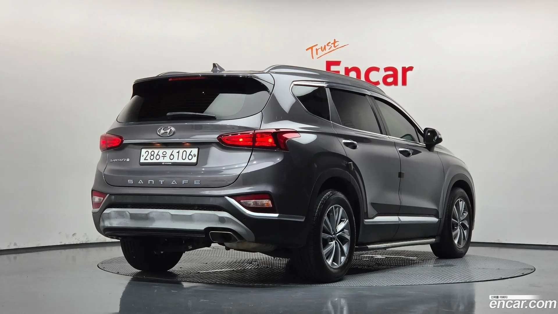 Main__Slider__Photo:Santafe Hyundai 2020.2-1