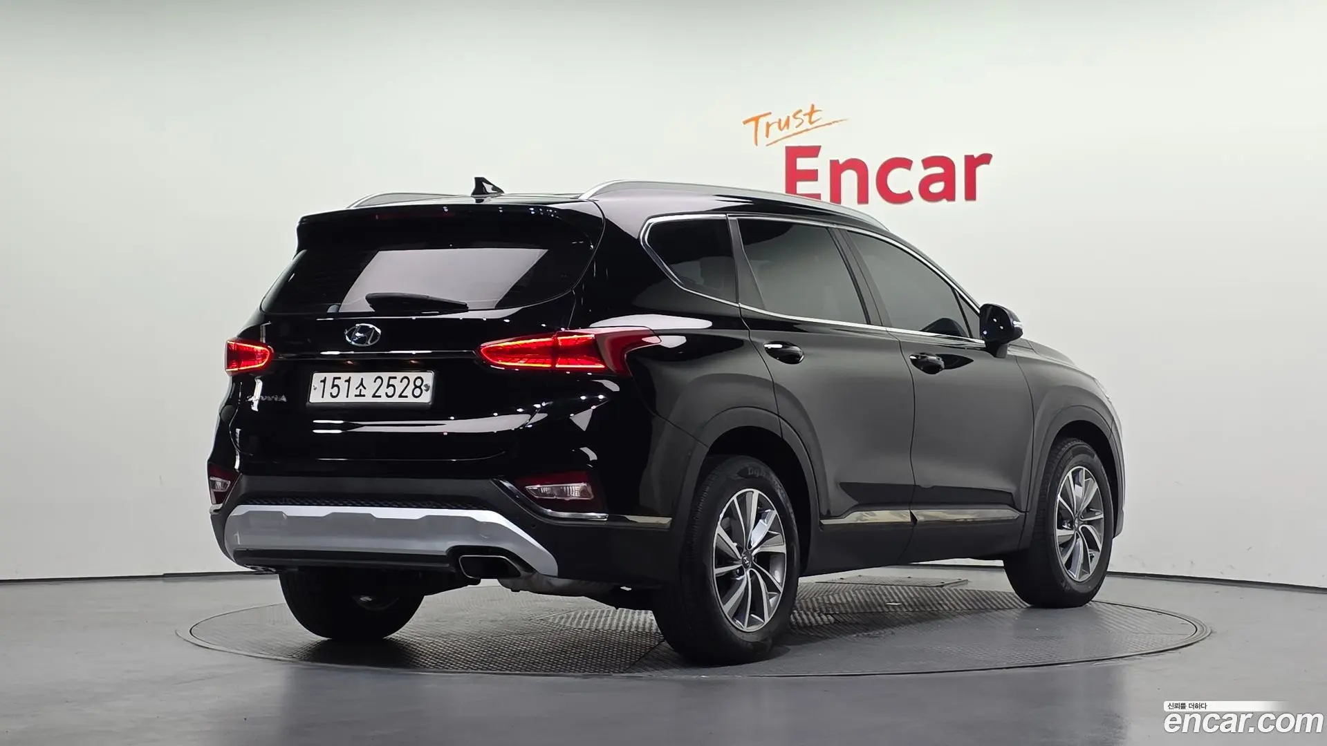 Main__Slider__Photo:Santafe Hyundai 2020.3-1