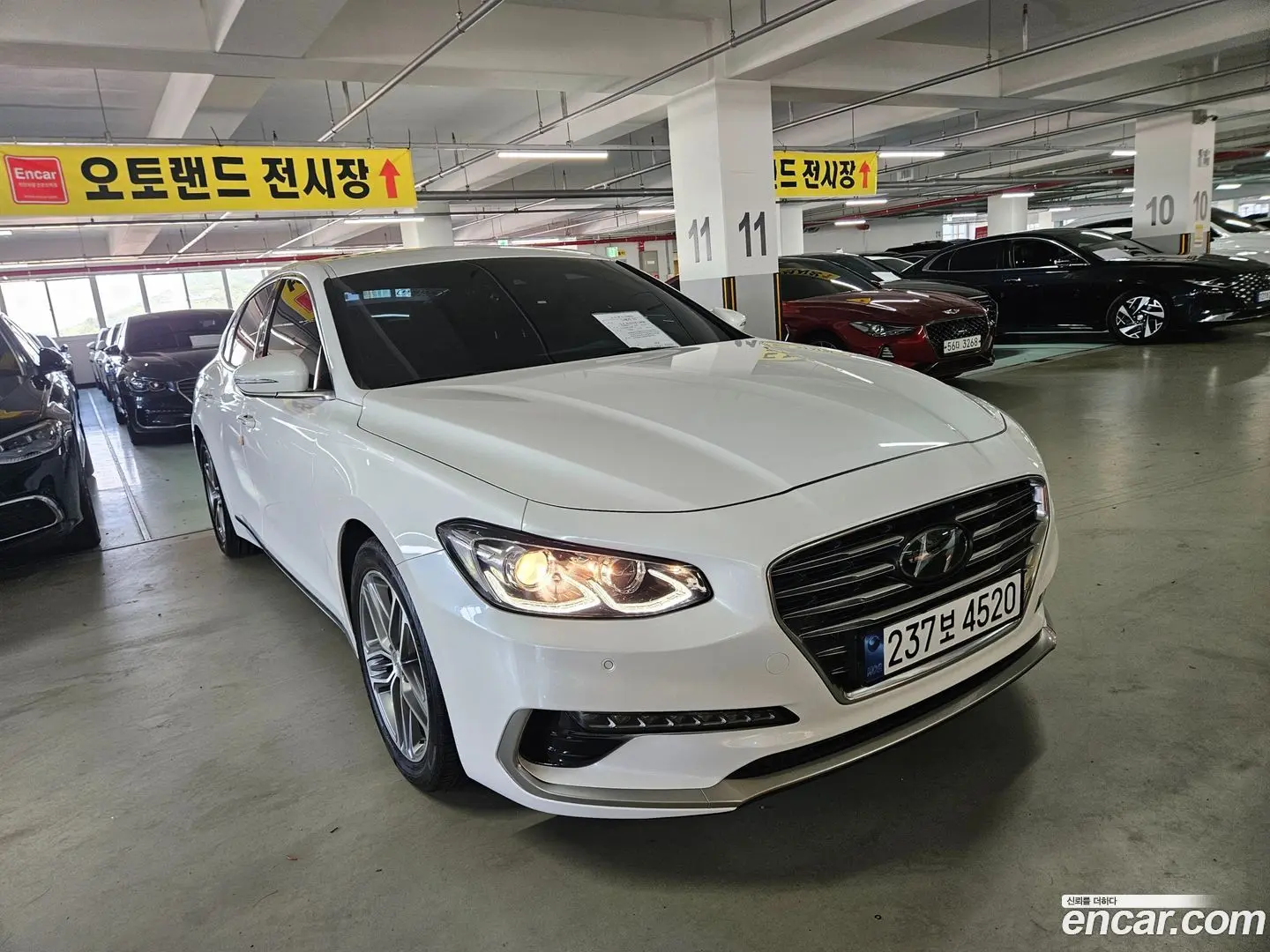 Main__Slider__Photo:Grandeur Hyundai 2018.0-1