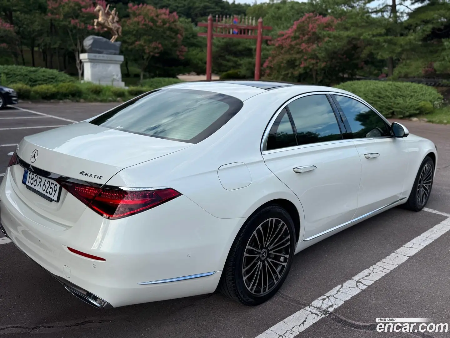 Main__Slider__Photo:S-Class Mercedes-Benz 2022.1-1