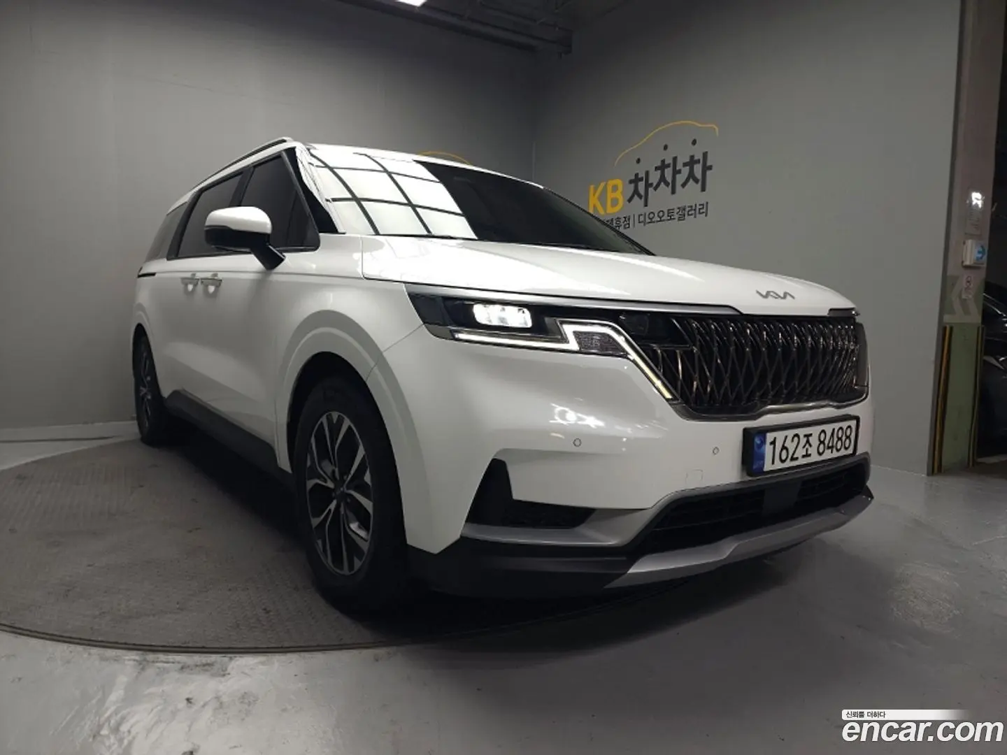 Main__Slider__Photo:Canival Kia 2023.4-1