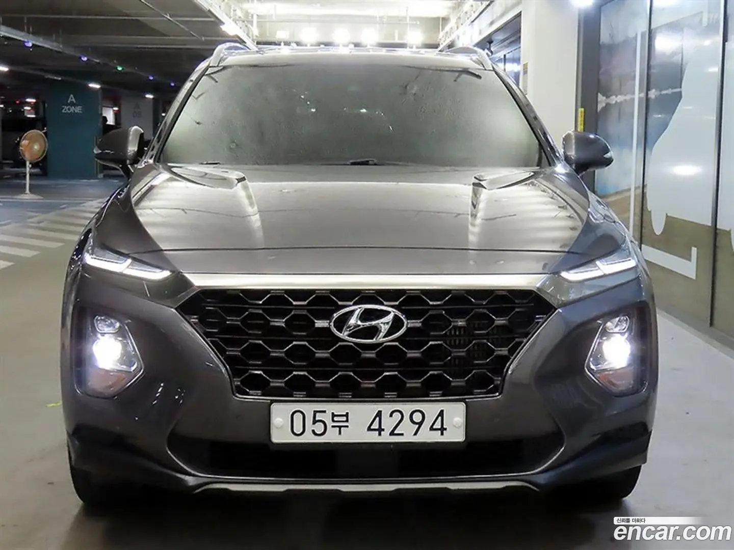 Main__Slider__Photo:Santafe Hyundai 2018.3-1