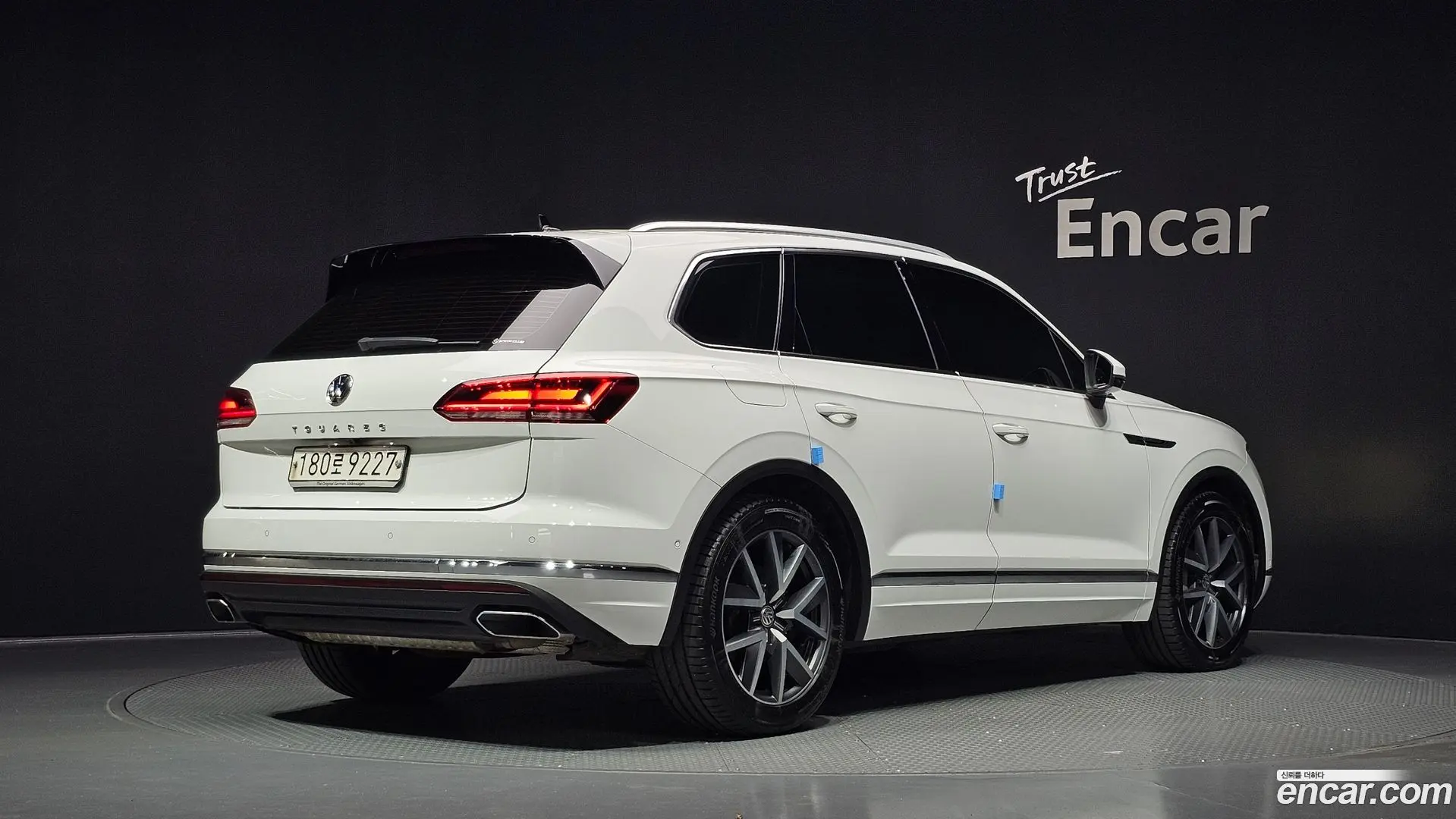 Main__Slider__Photo:Touareg Volkswagen 2020.1-1