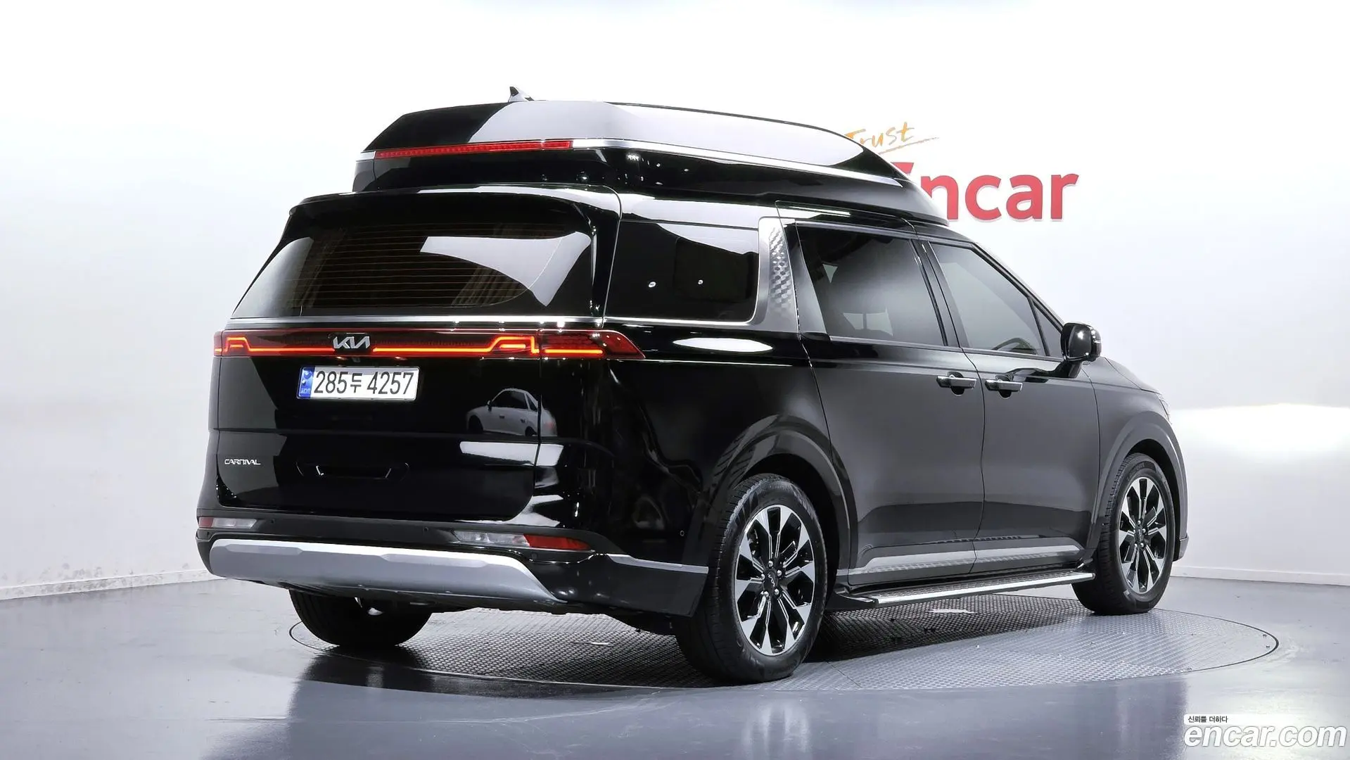 Main__Slider__Photo:Canival Kia 2023.5-1