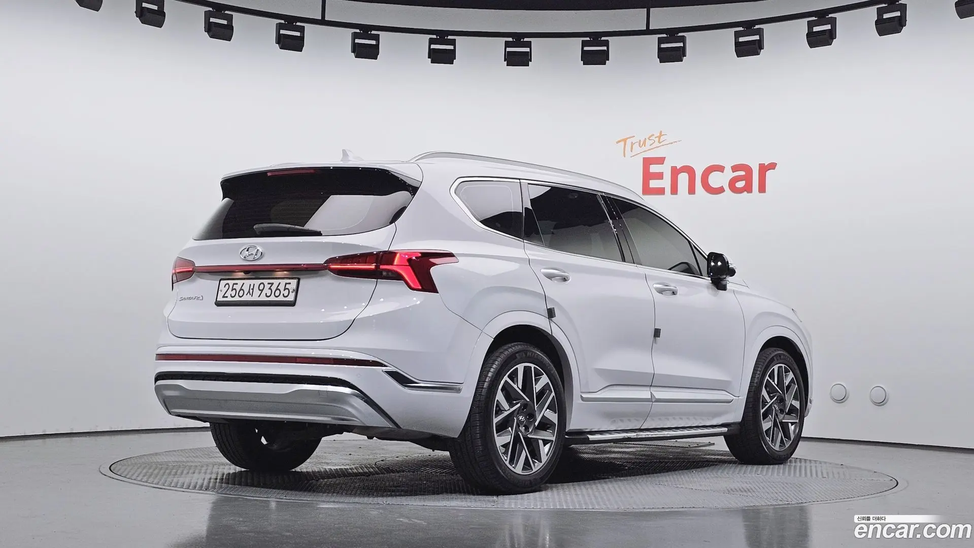 Main__Slider__Photo:Santafe Hyundai 2020.7-1