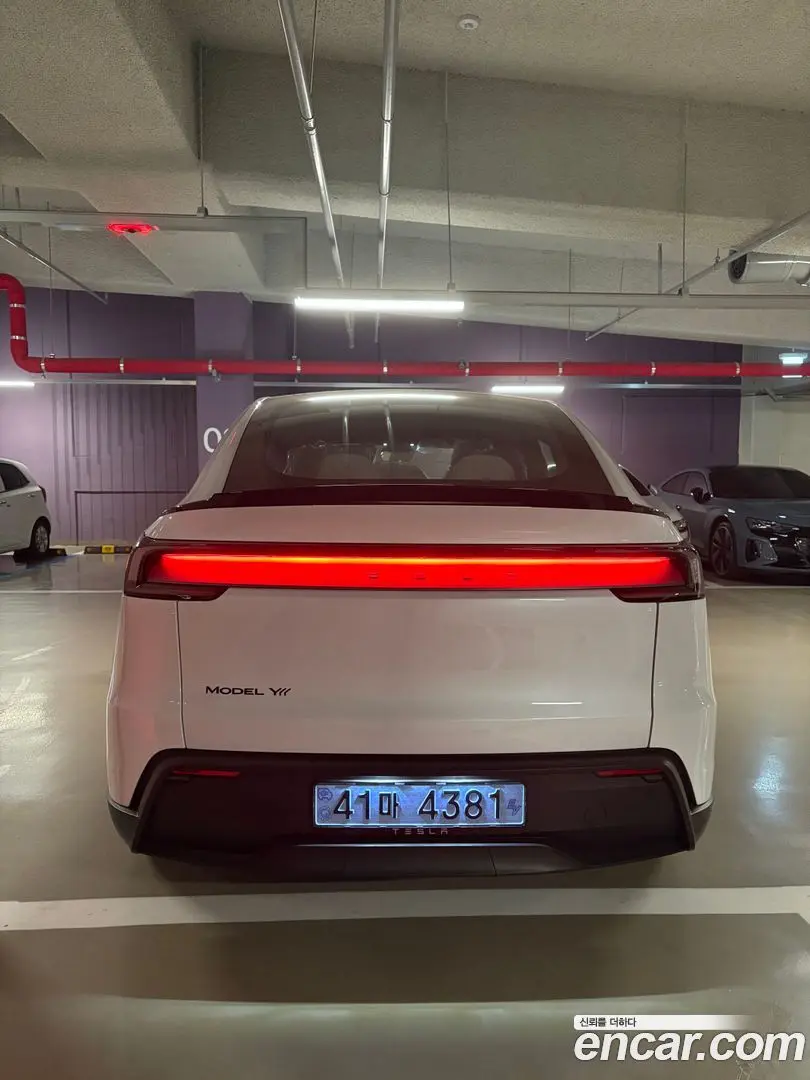 Main__Slider__Photo:Model Y Tesla 2026.8-1
