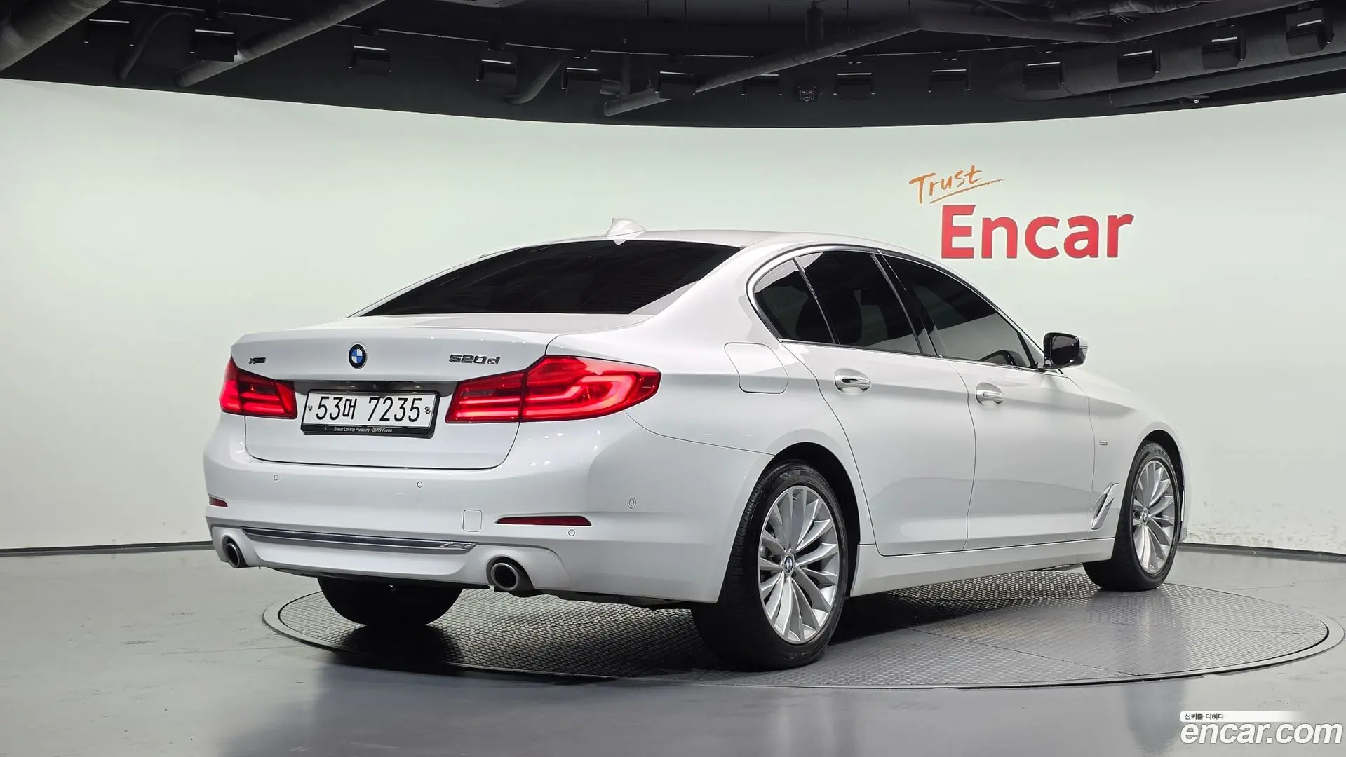 Main__Slider__Photo:5-Series BMW 2017.11-1