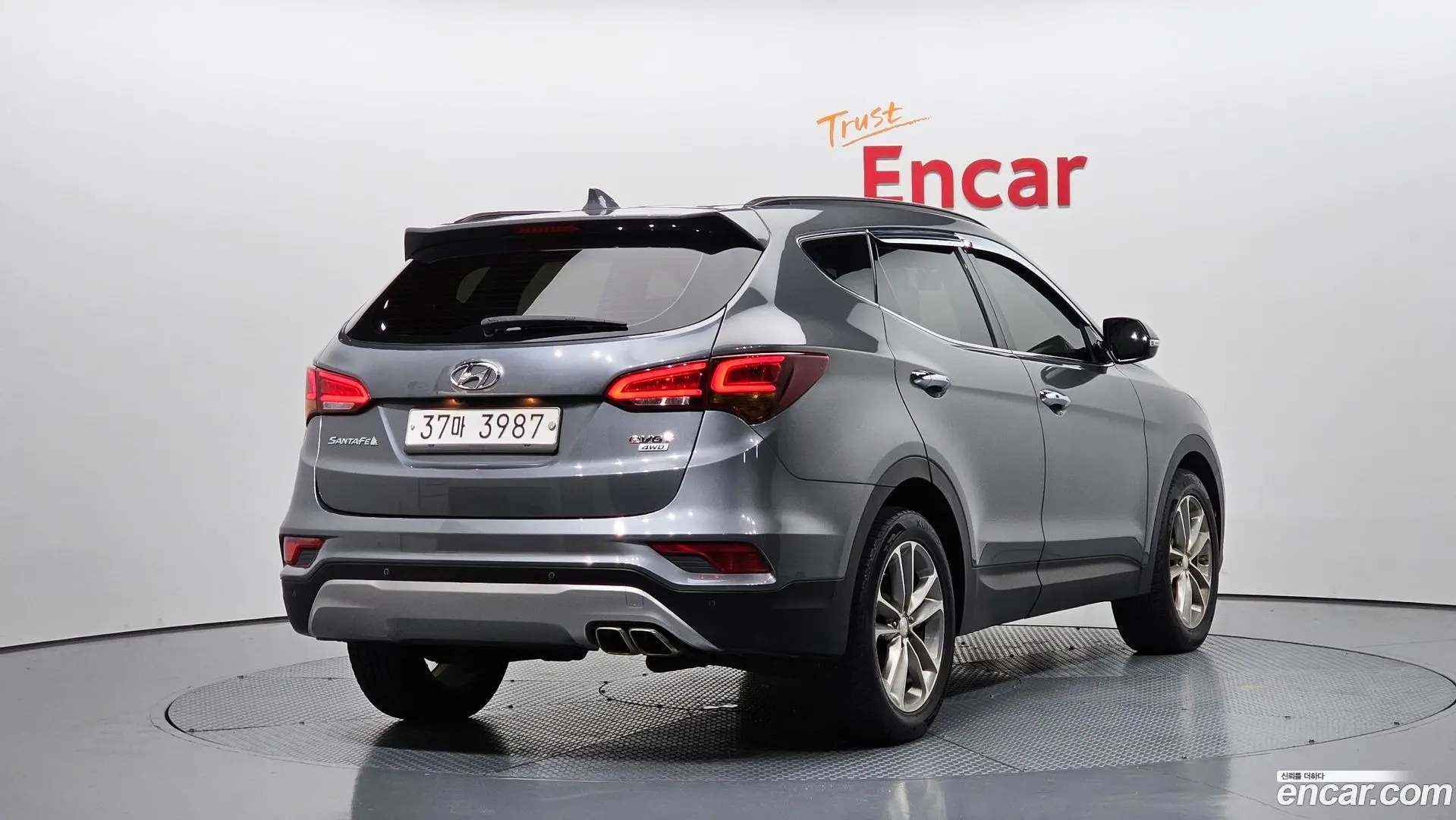 Main__Slider__Photo:Santafe Hyundai 2016.0-1