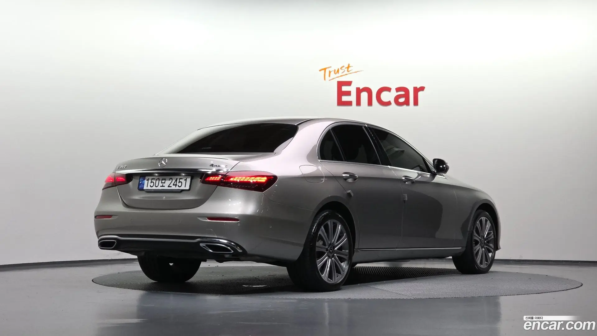 Main__Slider__Photo:E-Class Mercedes-Benz 2022.11-1