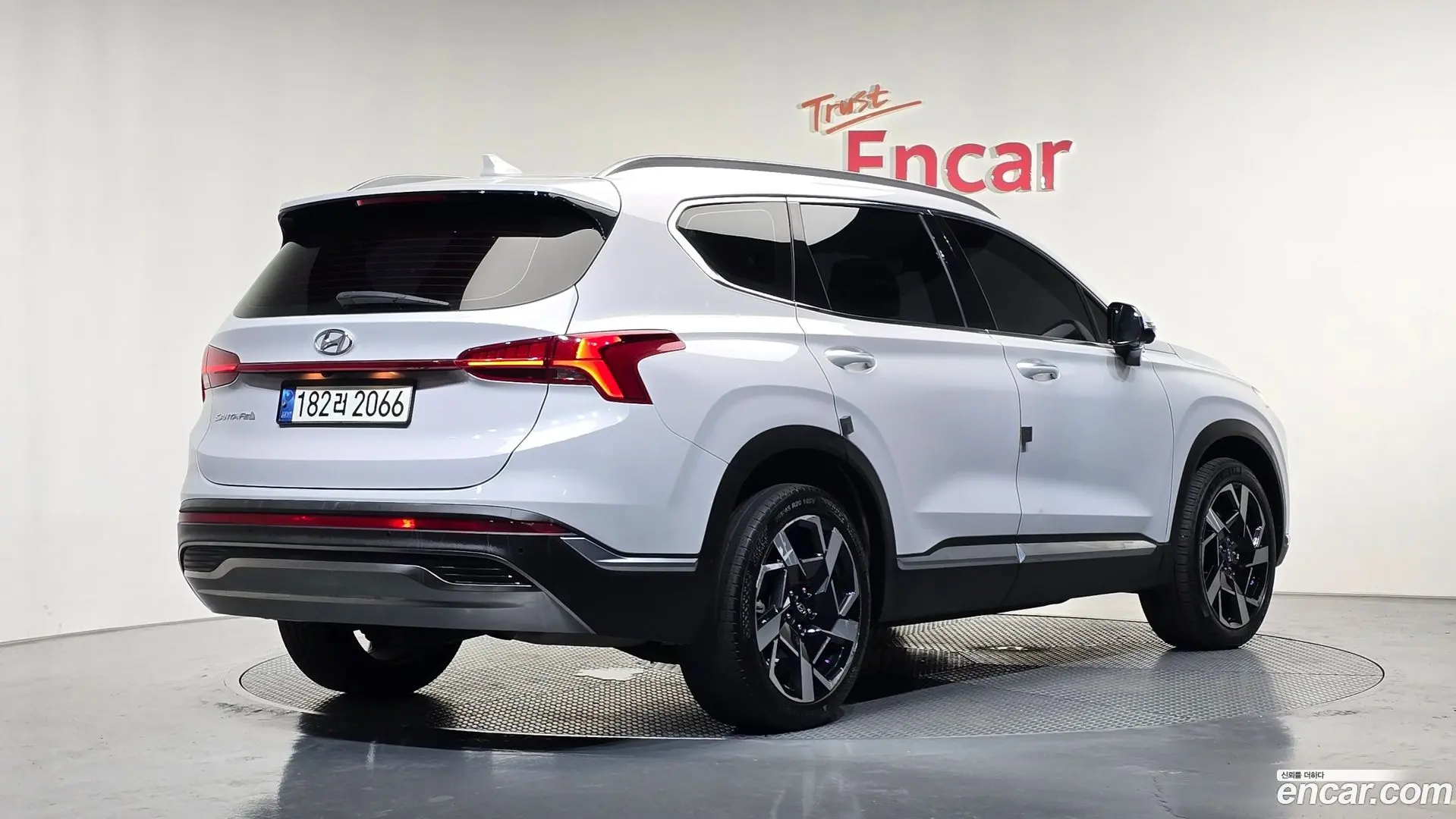 Main__Slider__Photo:Santafe Hyundai 2021.0-1