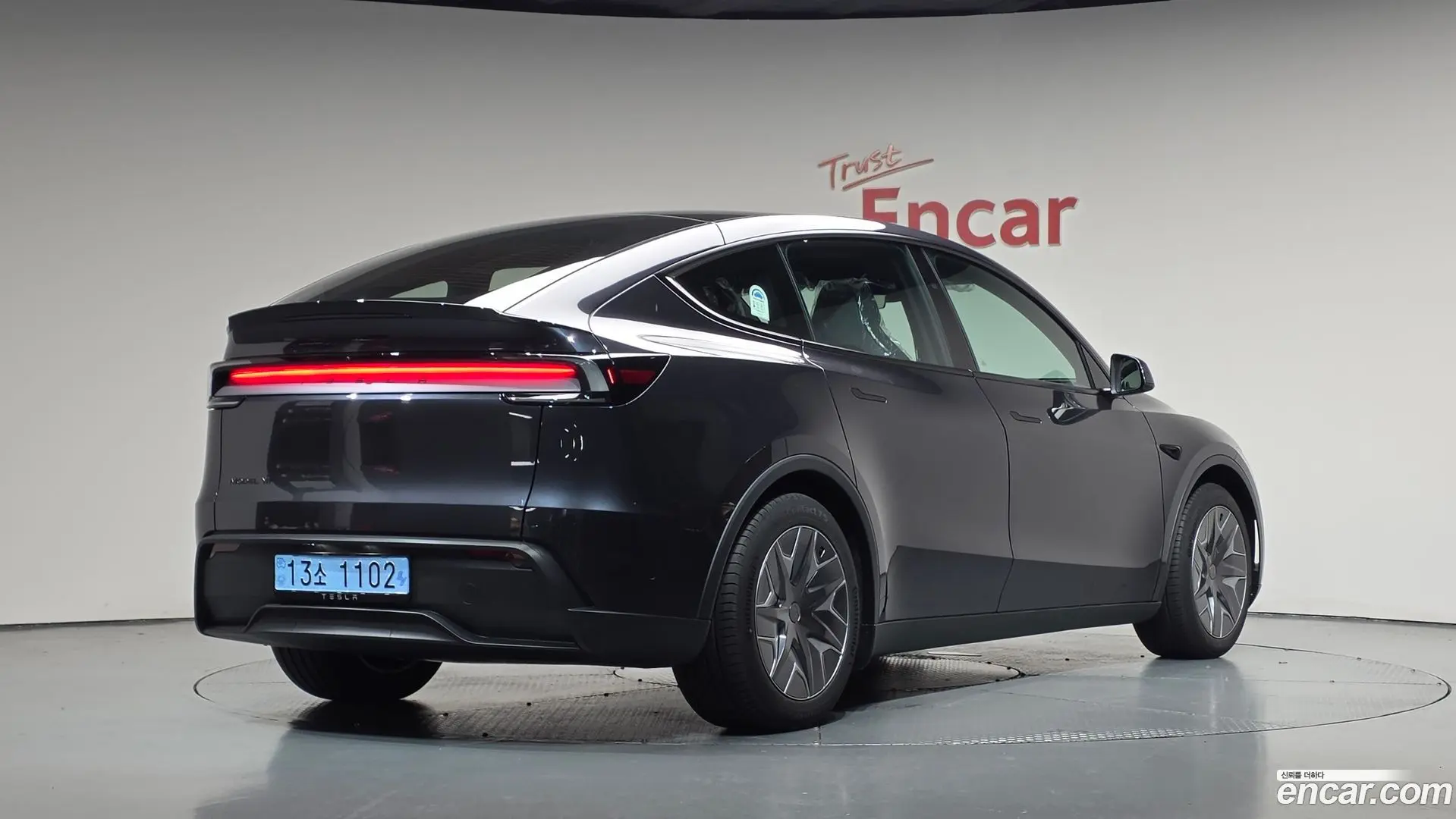 Main__Slider__Photo:Model Y Tesla 2026.8-1