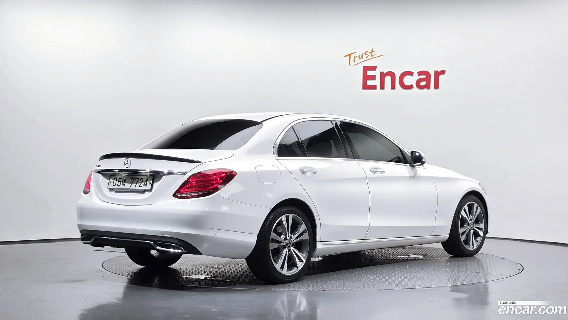 Main__Slider__Photo:C-Class Mercedes-Benz 2018.0-1
