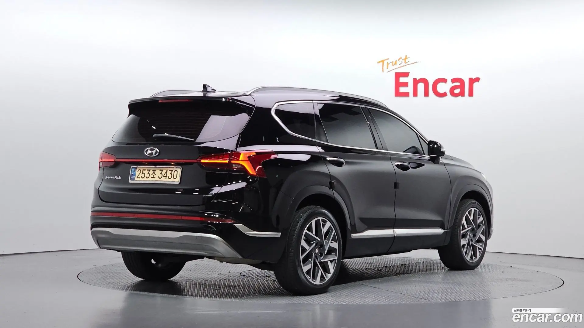 Main__Slider__Photo:Santafe Hyundai 2022.0-1