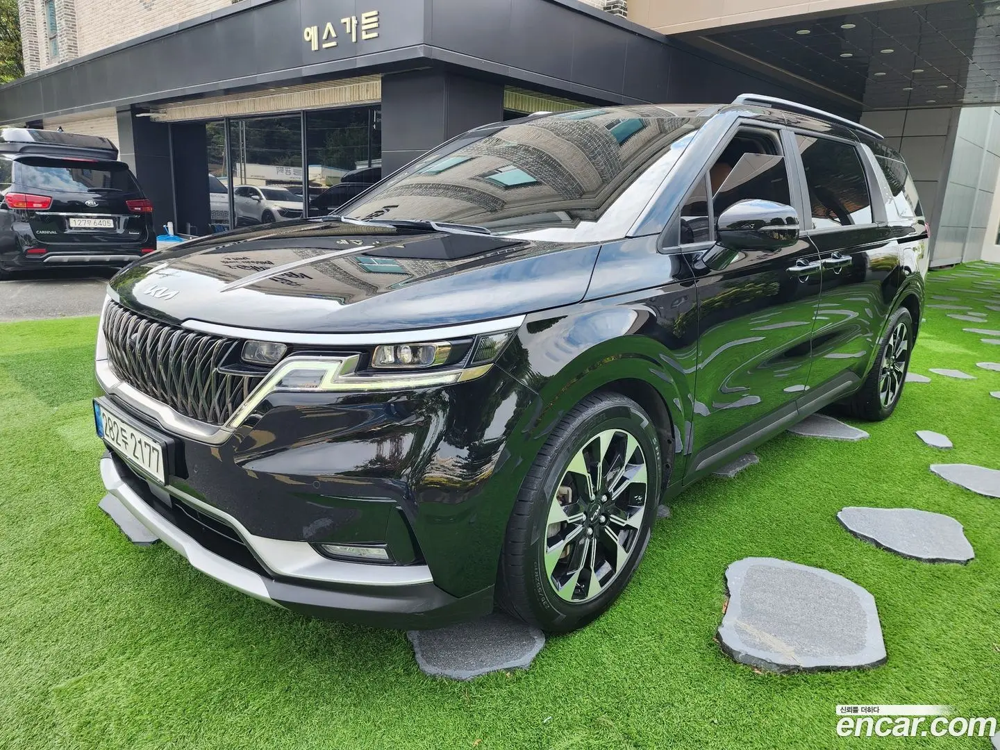 Main__Slider__Photo:Canival Kia 2023.4-1