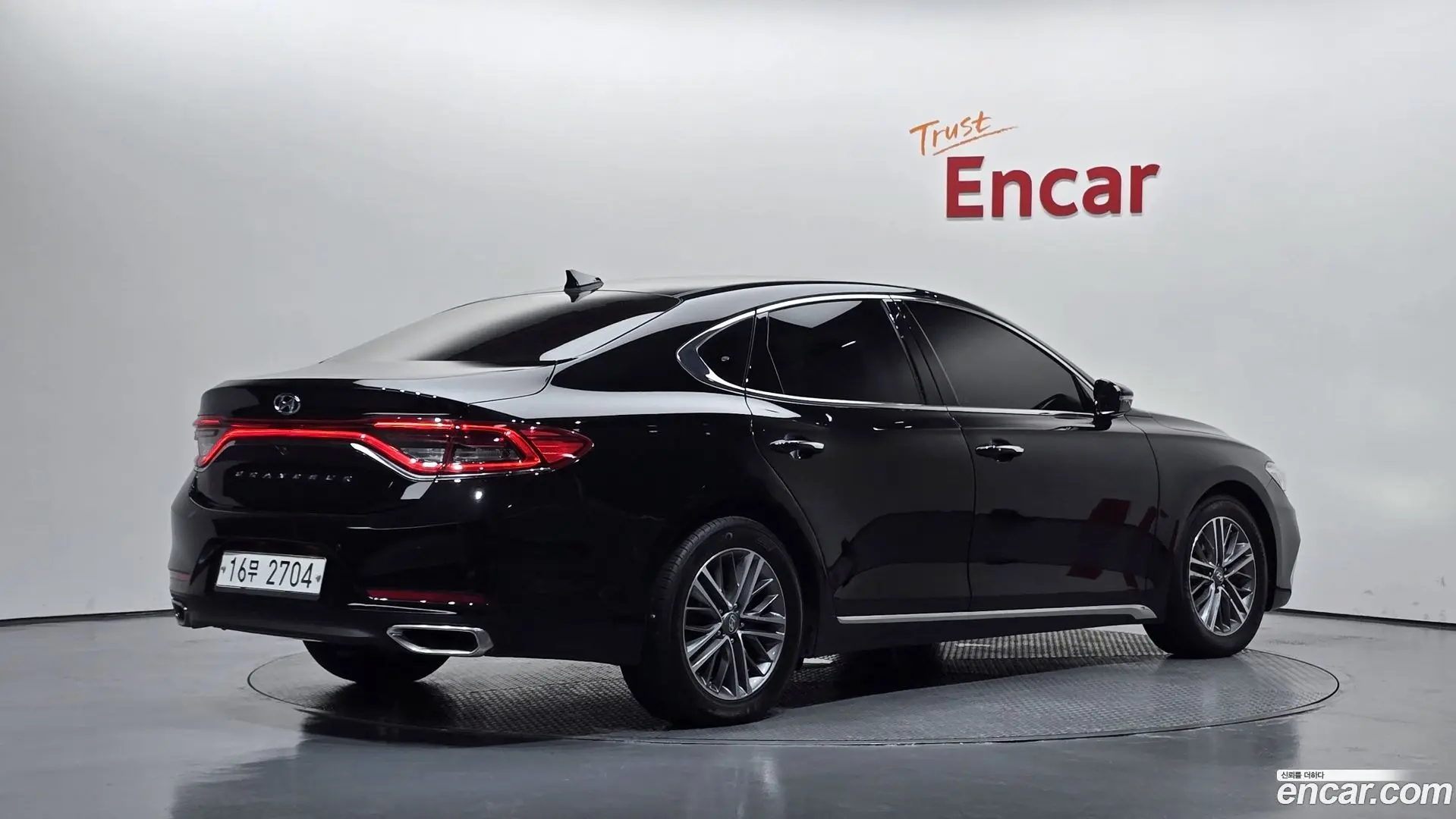 Main__Slider__Photo:Grandeur Hyundai 2017.9-1