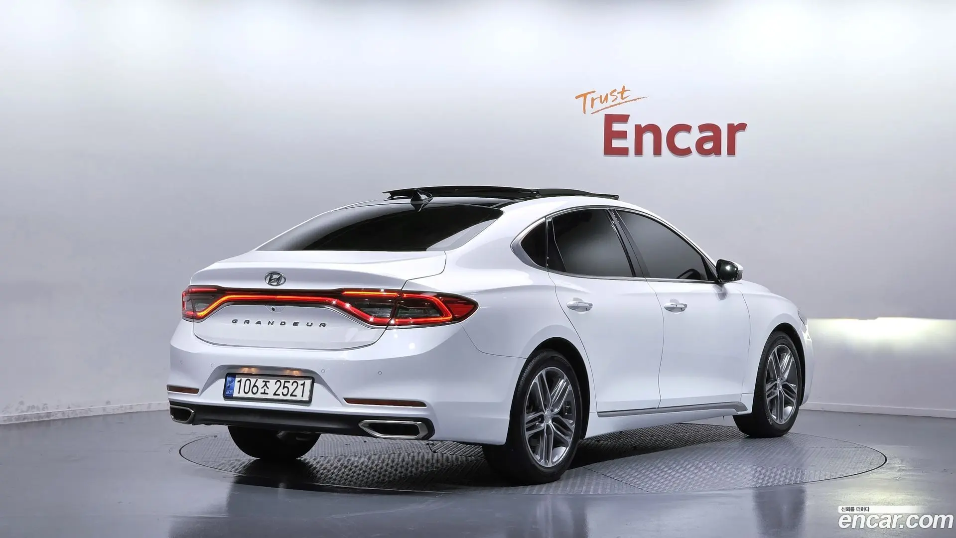 Main__Slider__Photo:Grandeur Hyundai 2017.4-1