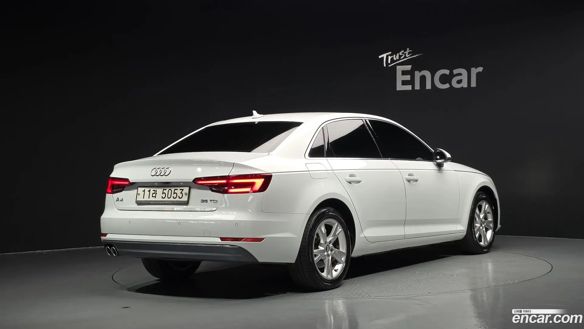 Main__Slider__Photo:A4 Audi 2018.10-1
