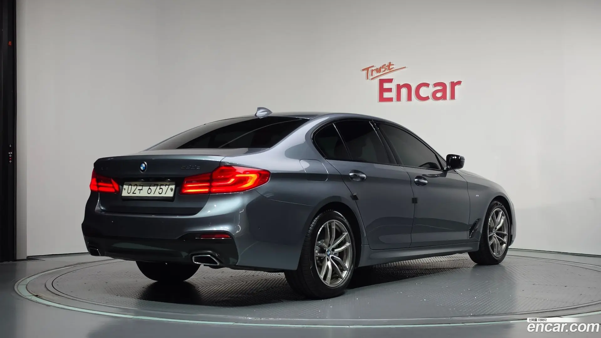 Main__Slider__Photo:5-Series BMW 2017.8-1