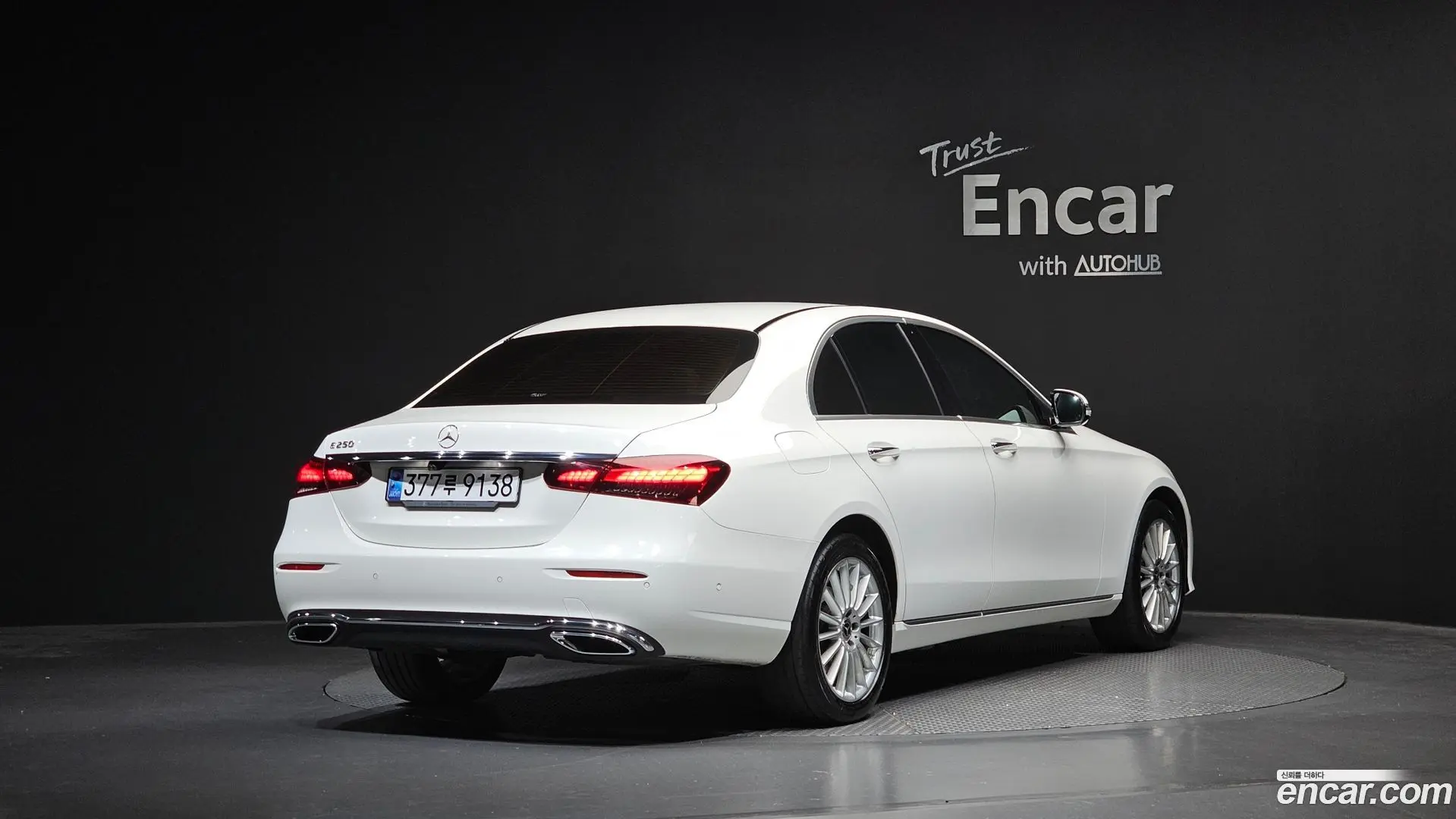 Main__Slider__Photo:E-Class Mercedes-Benz 2021.8-1