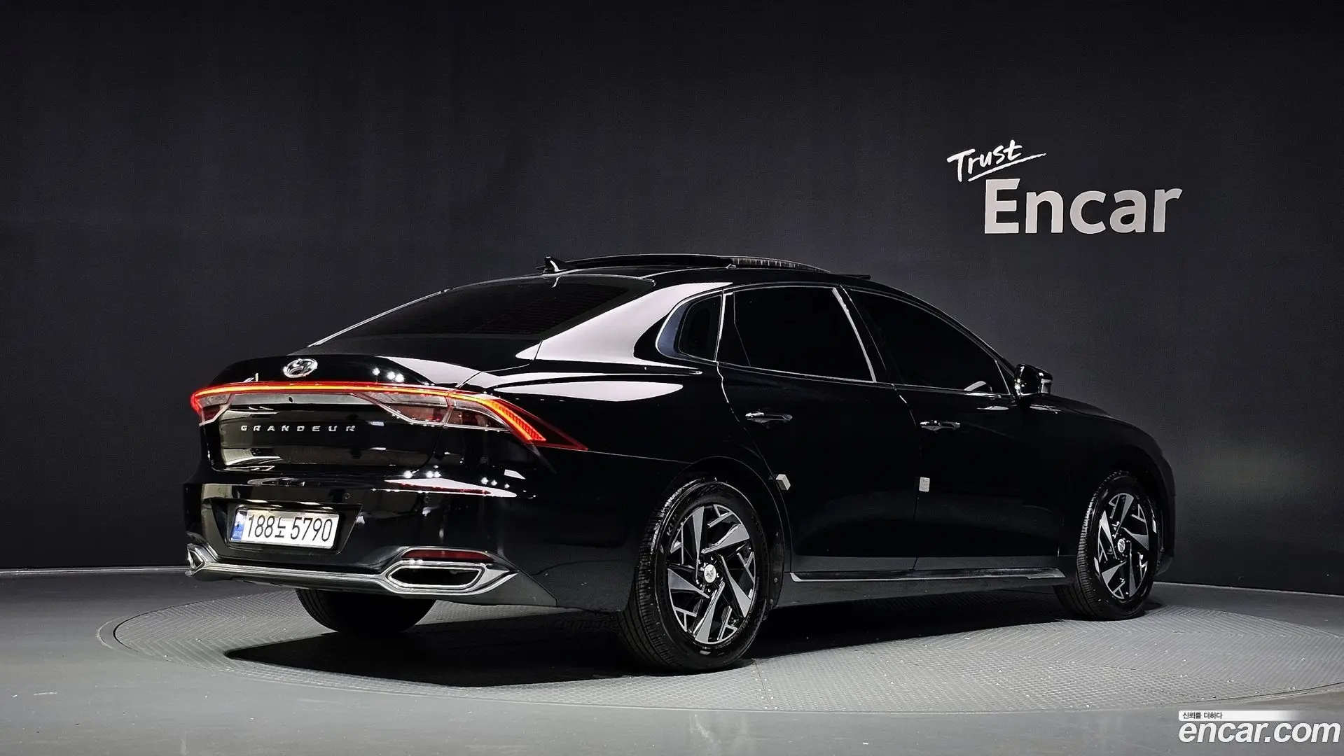 Main__Slider__Photo:Grandeur Hyundai 2022.8-1