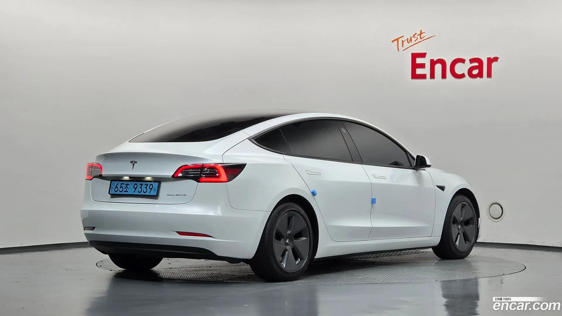 Main__Slider__Photo:Model 3 Tesla 2021.2-1
