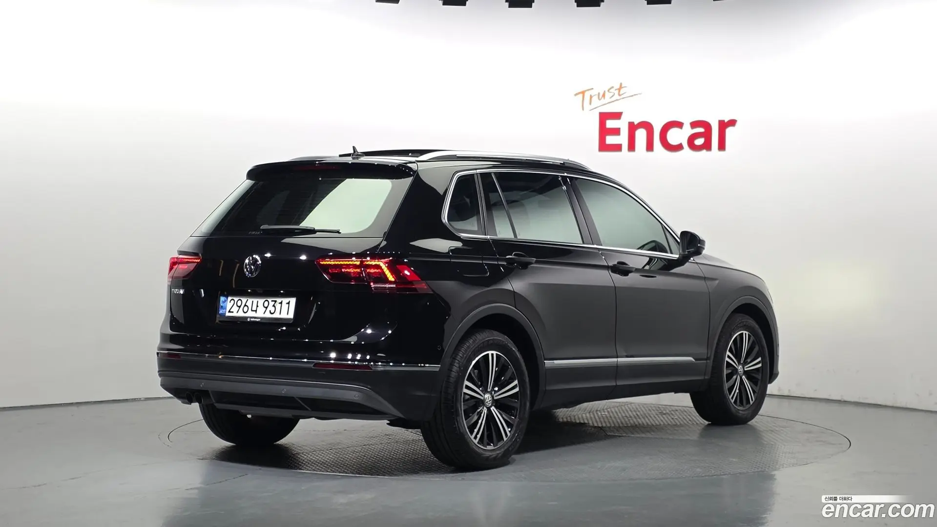 Main__Slider__Photo:Tiguan Volkswagen 2020.9-1