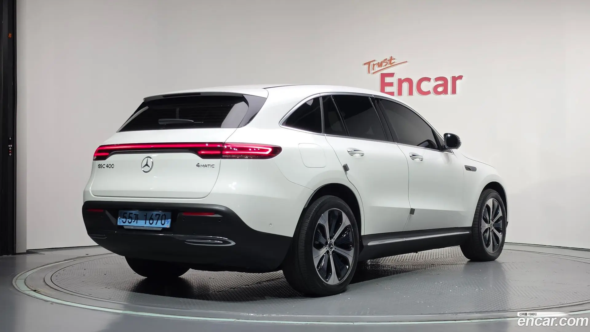 Main__Slider__Photo:EQC Mercedes-Benz 2020.11-1