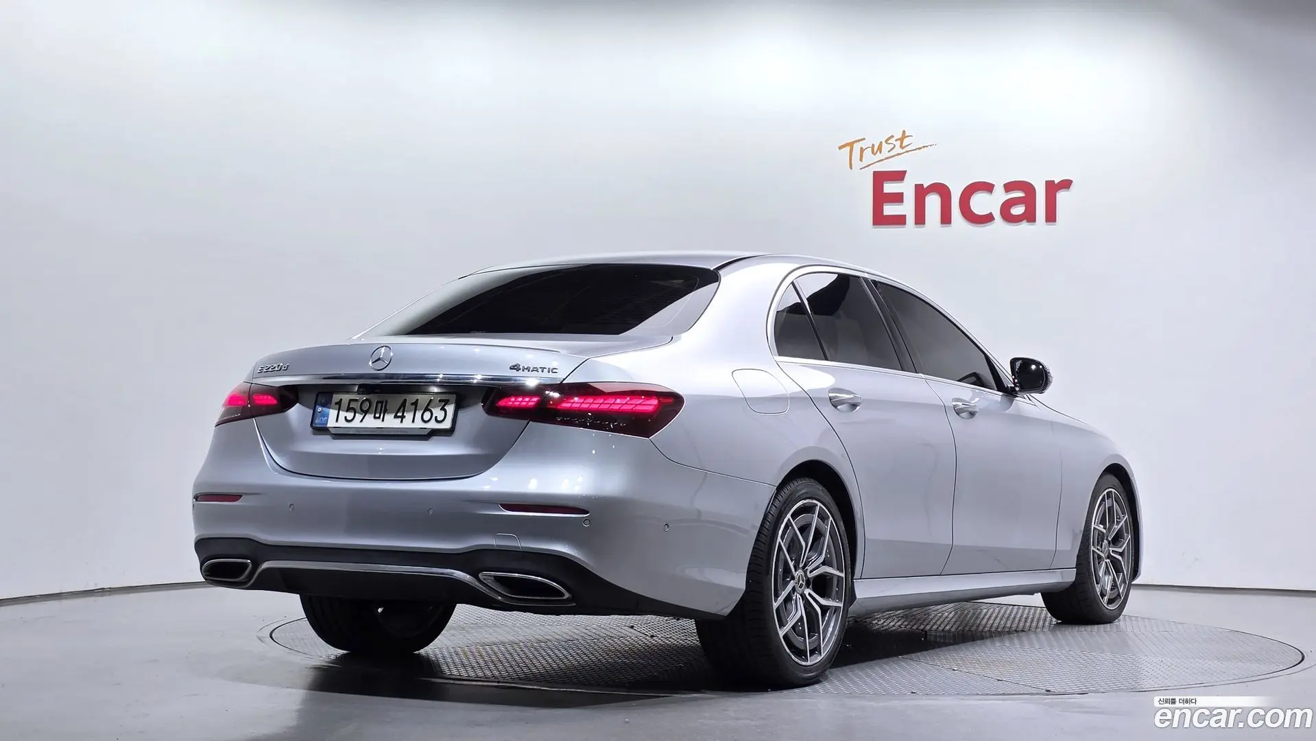 Main__Slider__Photo:E-Class Mercedes-Benz 2021.8-1