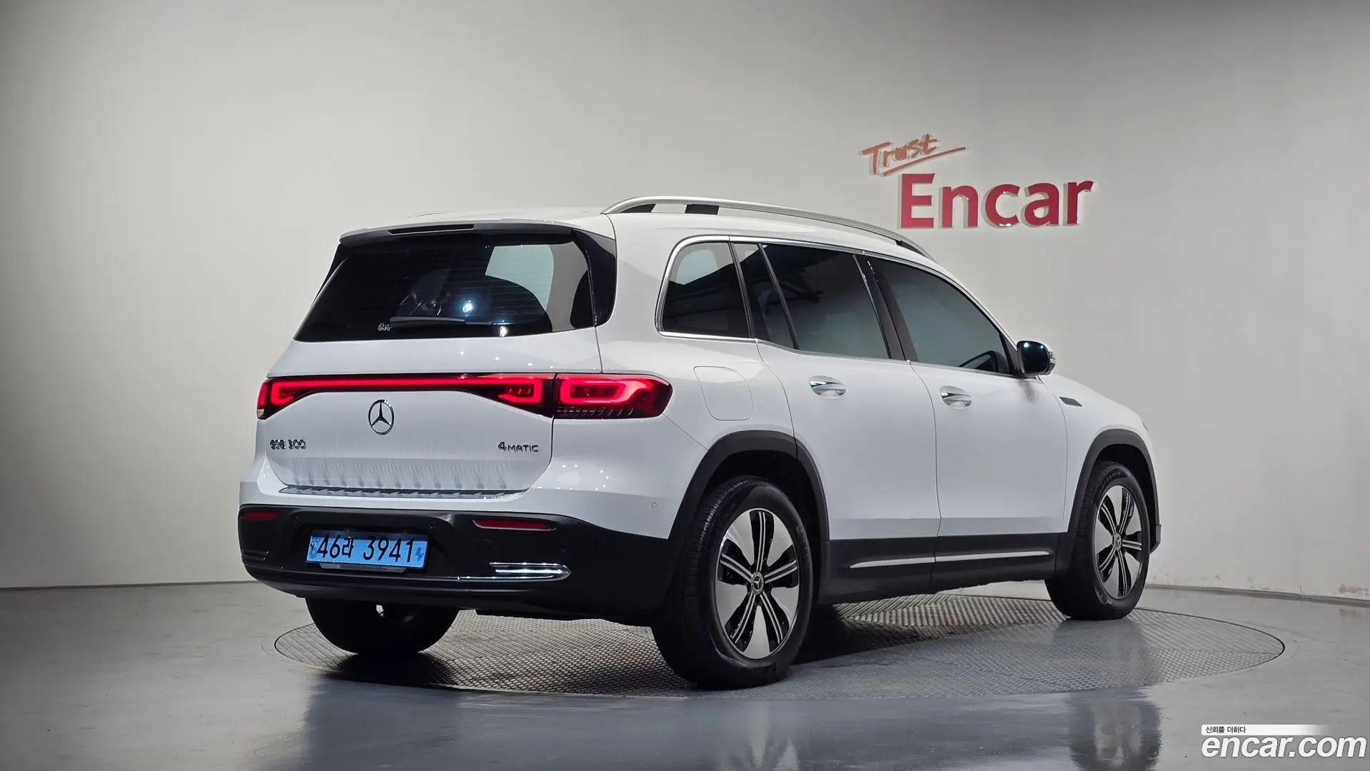 Main__Slider__Photo:EQB Mercedes-Benz 2022.11-1