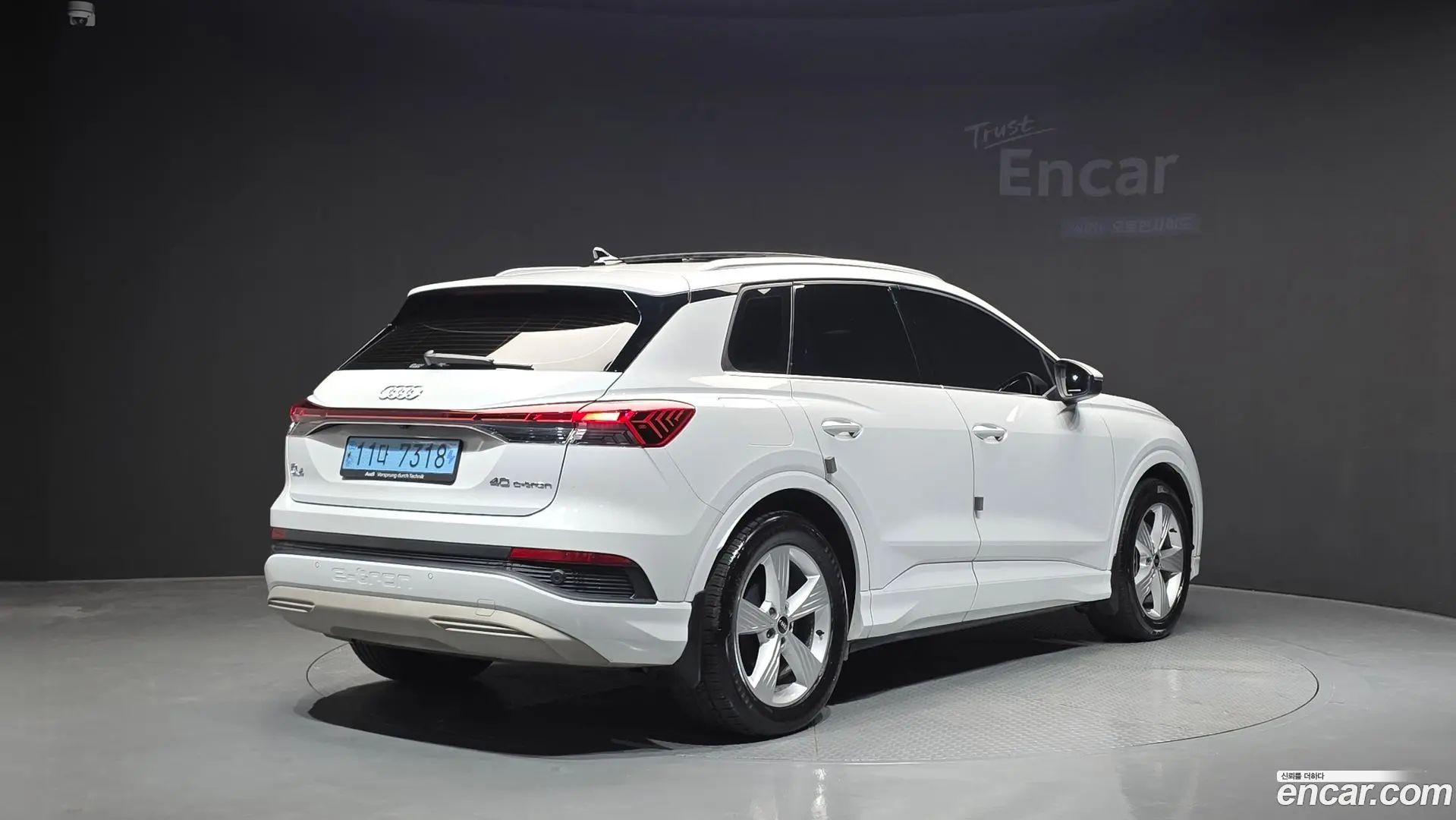 Main__Slider__Photo:Q4 e-tron Audi 2022.8-1