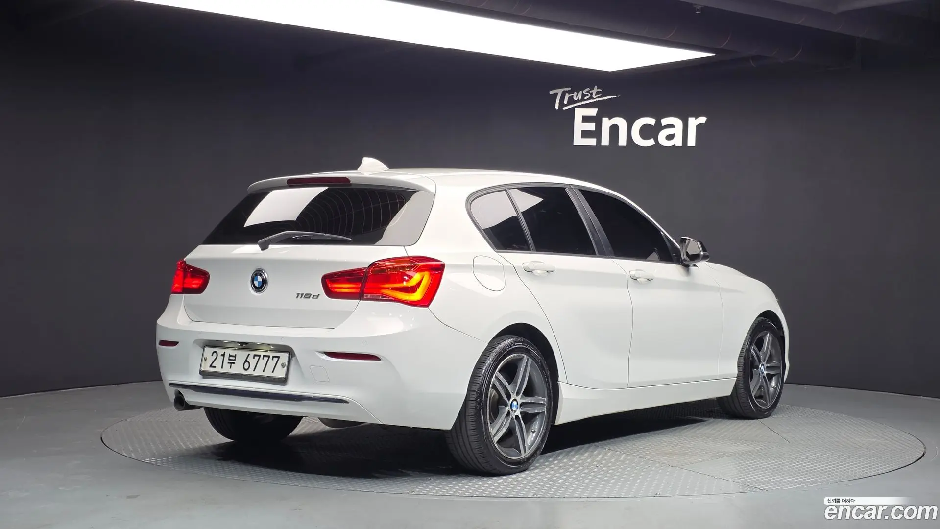 Main__Slider__Photo:1-Series BMW 2017.4-1