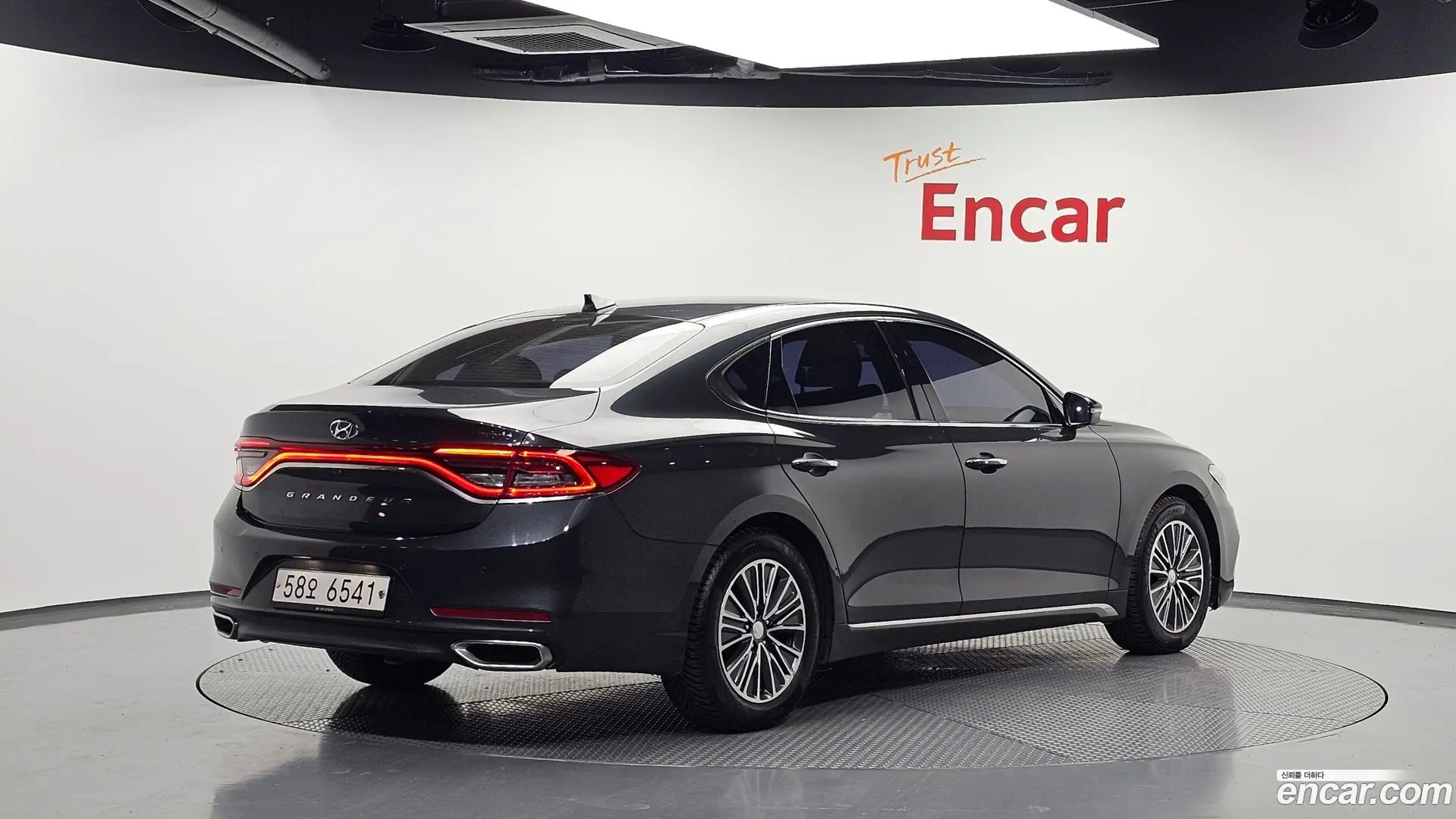 Main__Slider__Photo:Grandeur Hyundai 2018.0-1