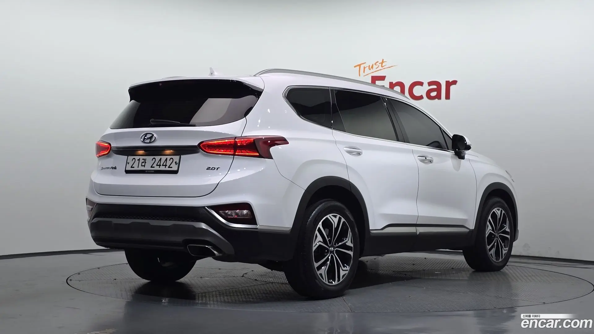 Main__Slider__Photo:Santafe Hyundai 2018.6-1